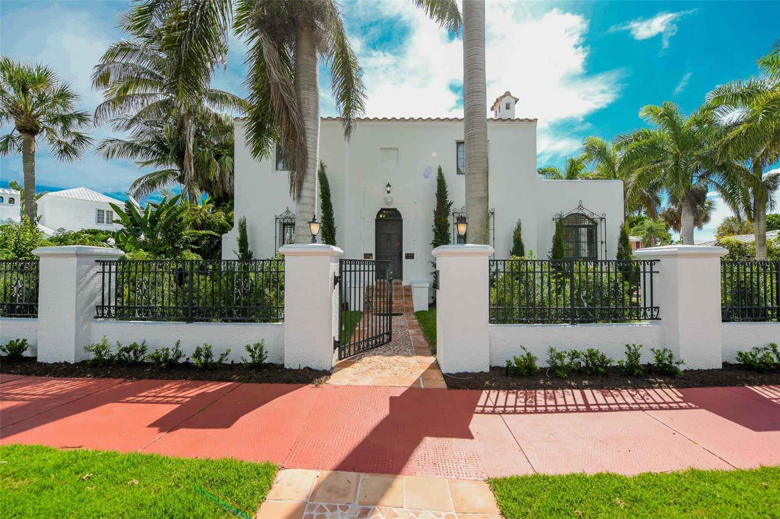 Photo of 76 S WASHINGTON DRIVE SARASOTA FL 34236