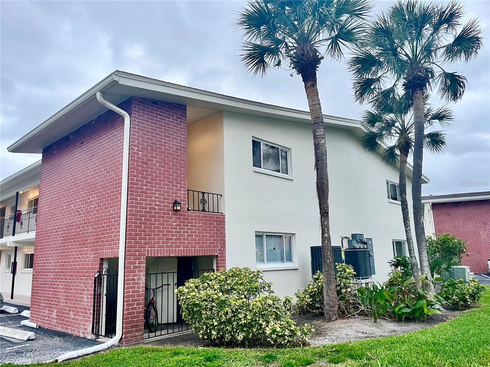 Photo of 4550 OVERLOOK DRIVE #156 ST PETERSBURG FL 33703