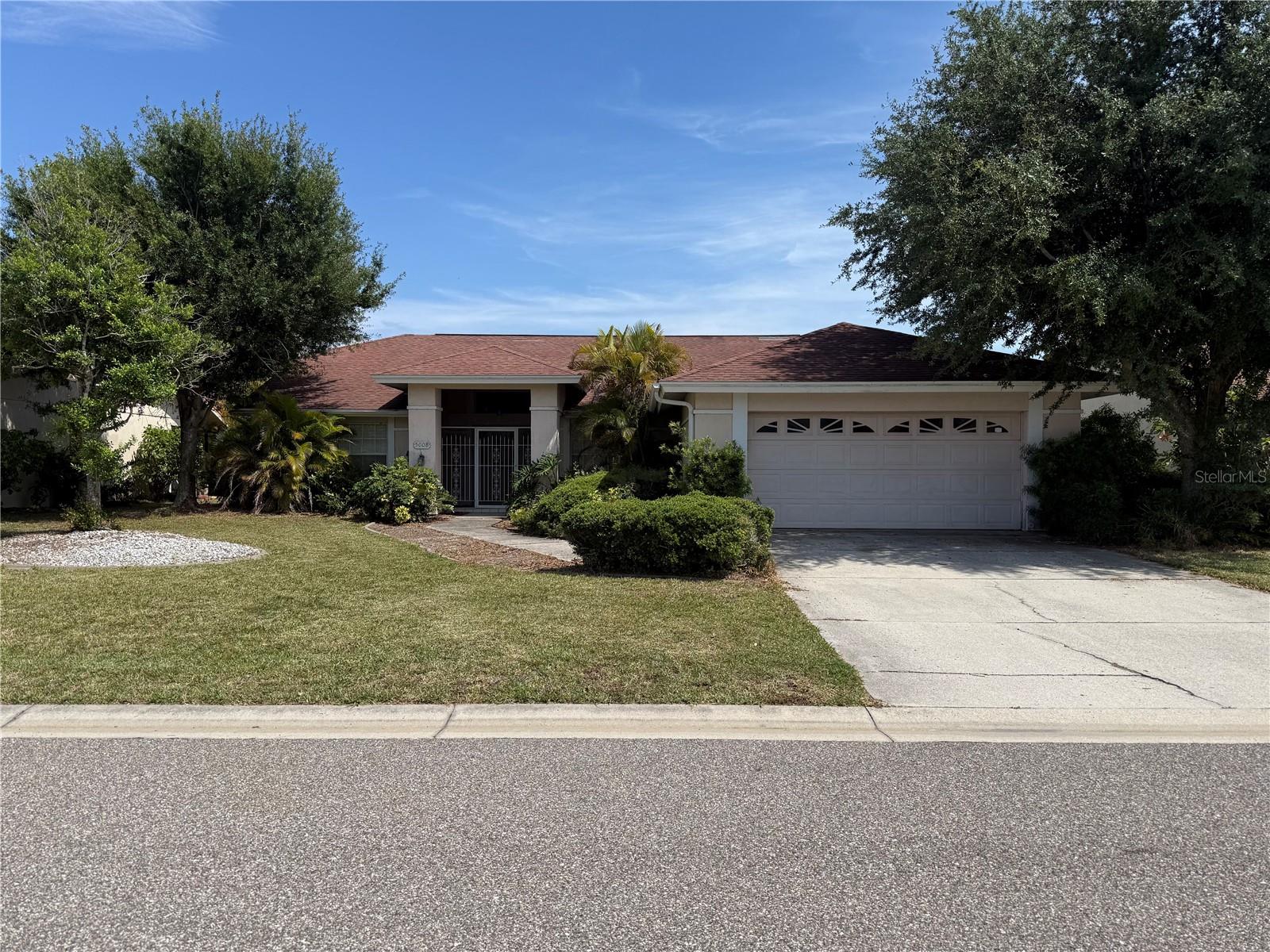 Photo of 5008 SOUTHERN PINE CIRCLE VENICE FL 34293