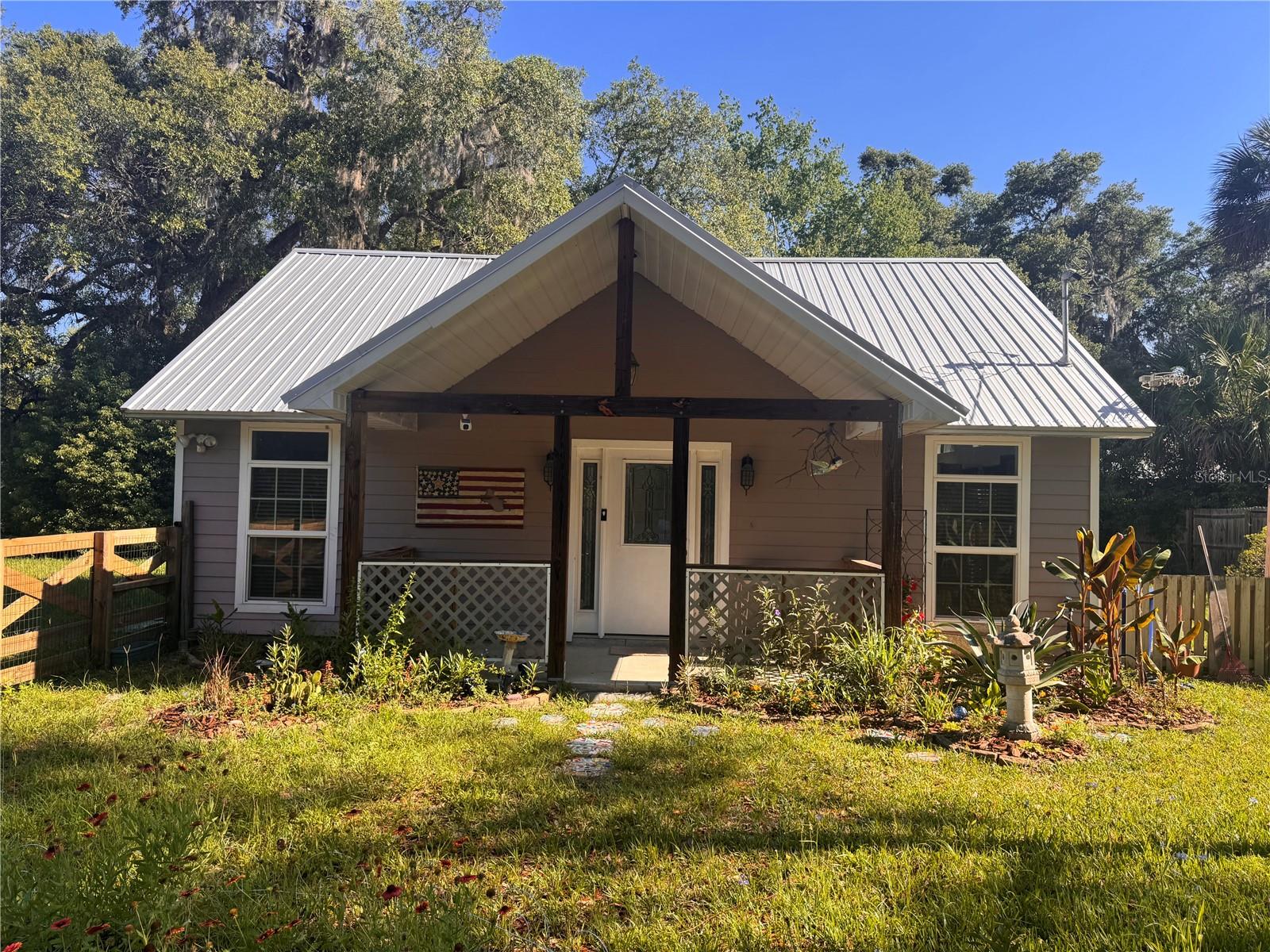 Photo of 103 GROVE STREET MELROSE FL 32666