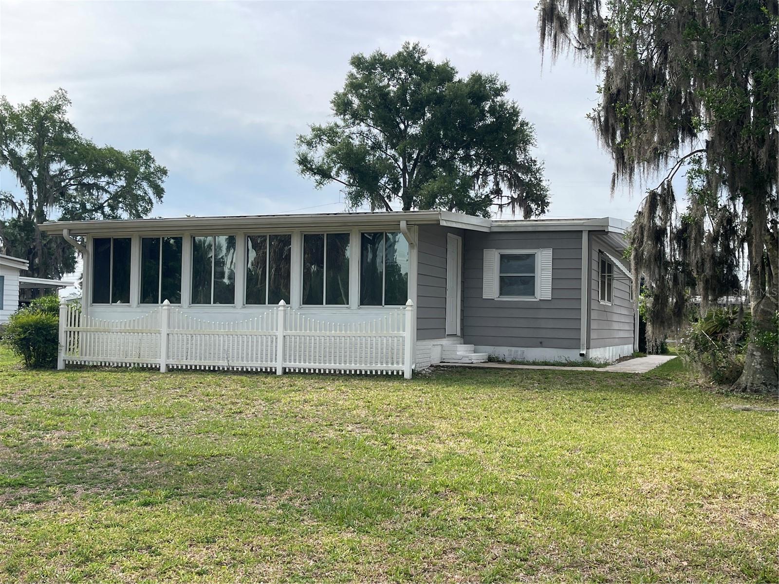 Photo of 87 N BOBWHITE ROAD WILDWOOD FL 34785