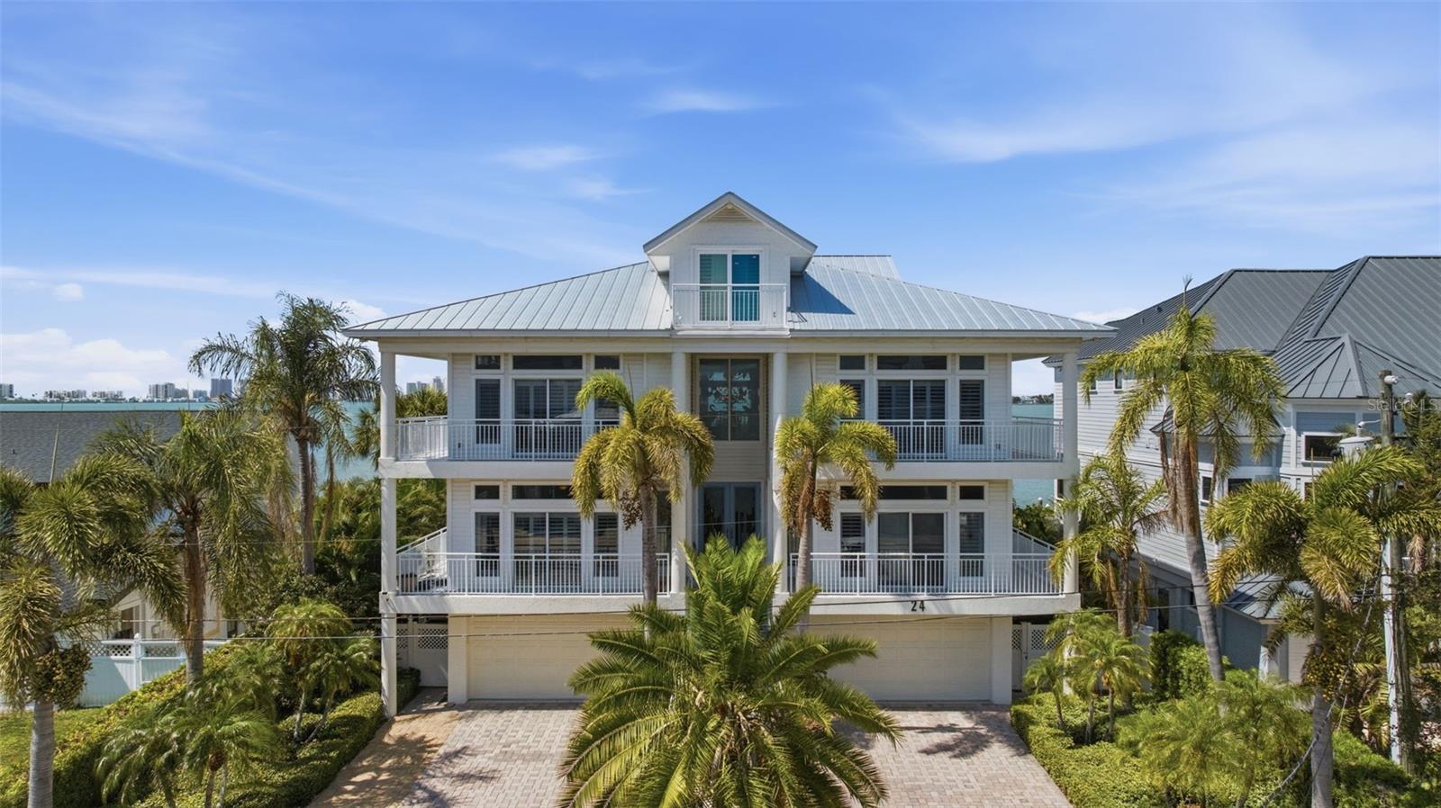 Photo of 24 N PINE CIRCLE BELLEAIR FL 33756