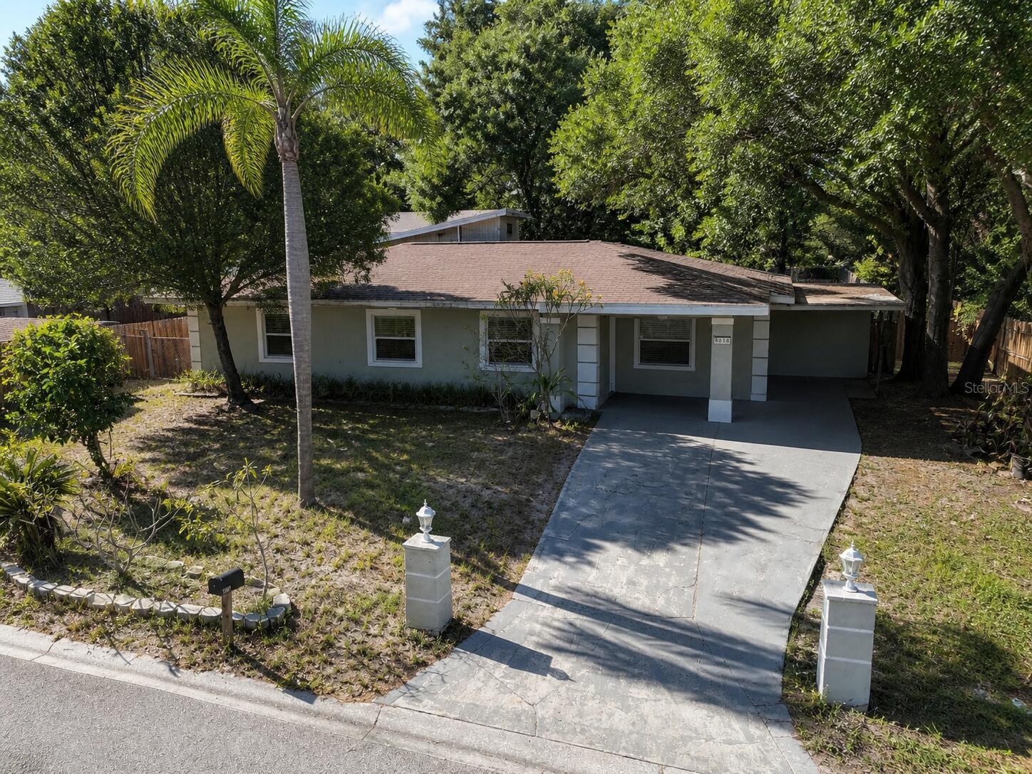 Photo of 8618 GRANDVIEW DRIVE TAMPA FL 33617