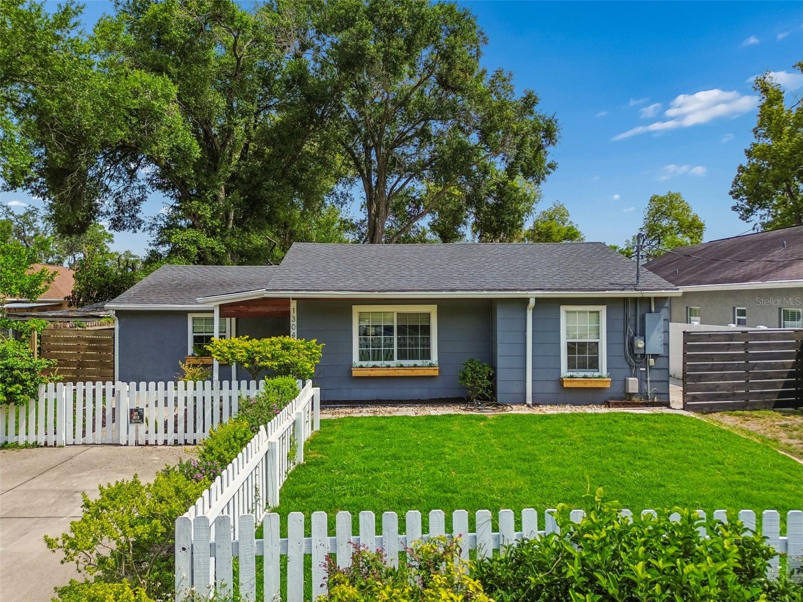 Photo of 1304 E KNOLLWOOD STREET TAMPA FL 33604