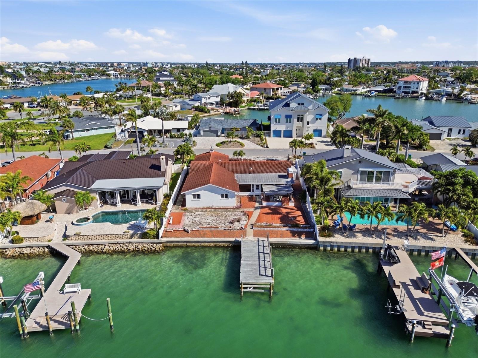 Photo of 4 BELLEVUE DRIVE TREASURE ISLAND FL 33706