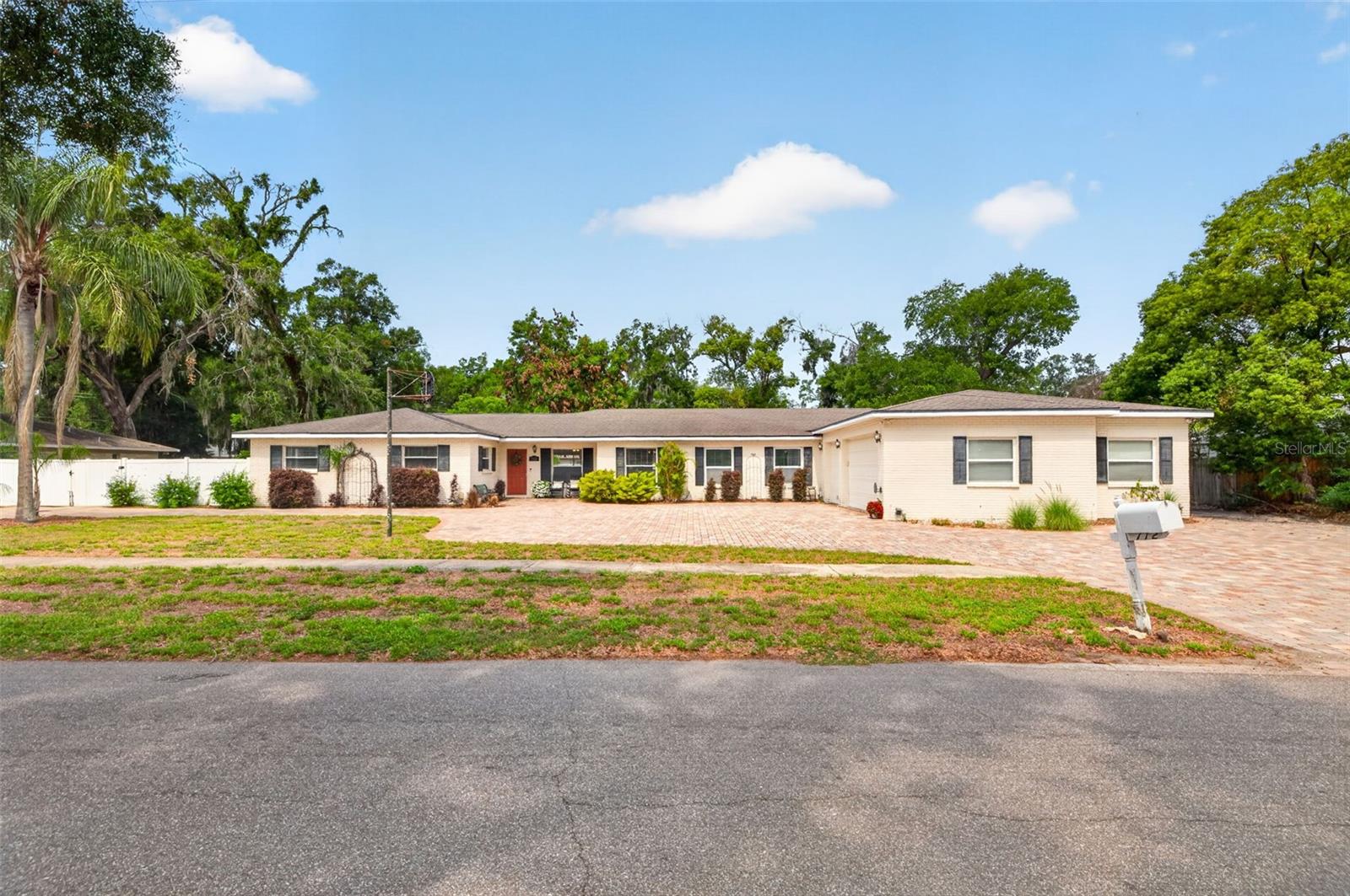 Photo of 712 S OAKWOOD AVENUE BRANDON FL 33511