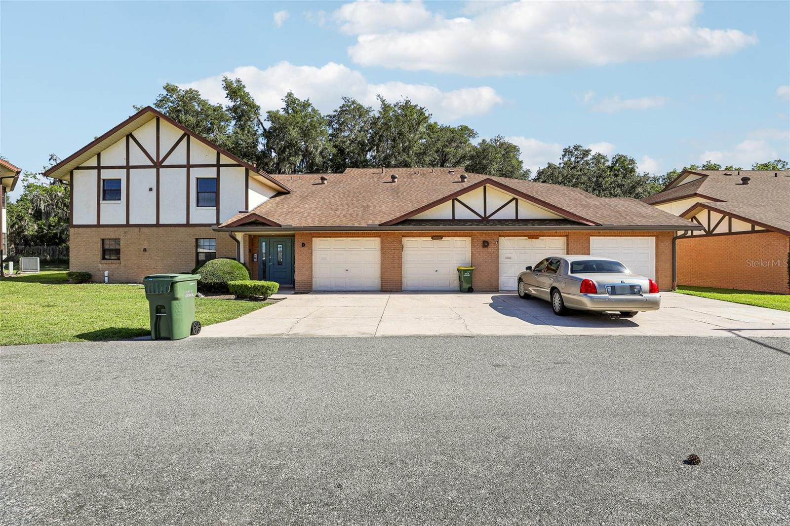 Photo of 100 E OAK TERRACE DRIVE #D2 LEESBURG FL 34748
