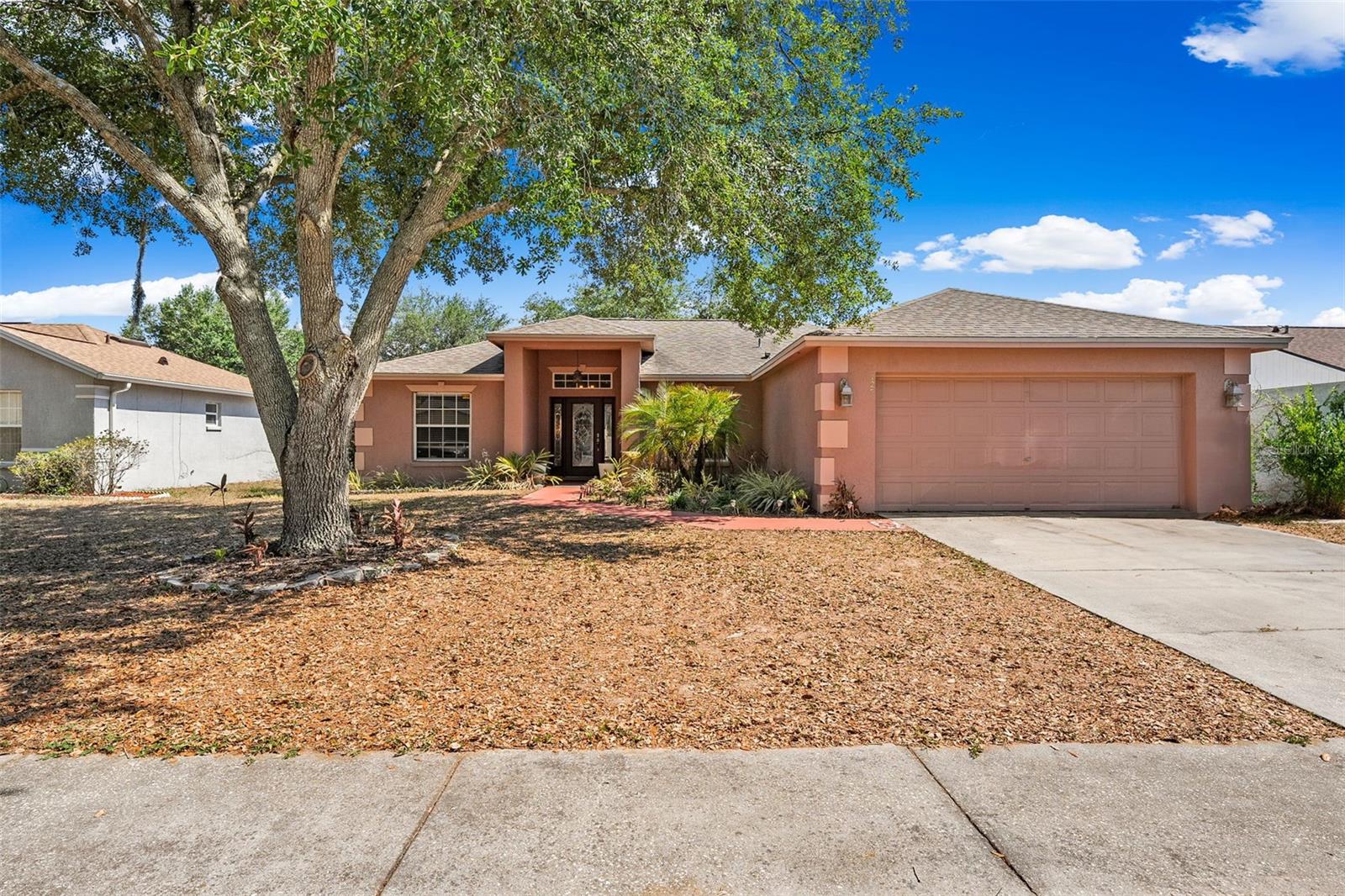 Photo of 127 WINSTON MANOR CIRCLE SEFFNER FL 33584