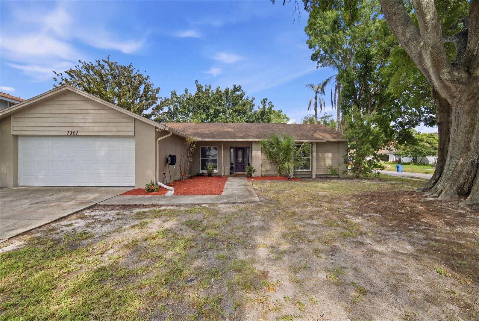 Photo of 7327 SUNSHINE CIRCLE TAMPA FL 33634