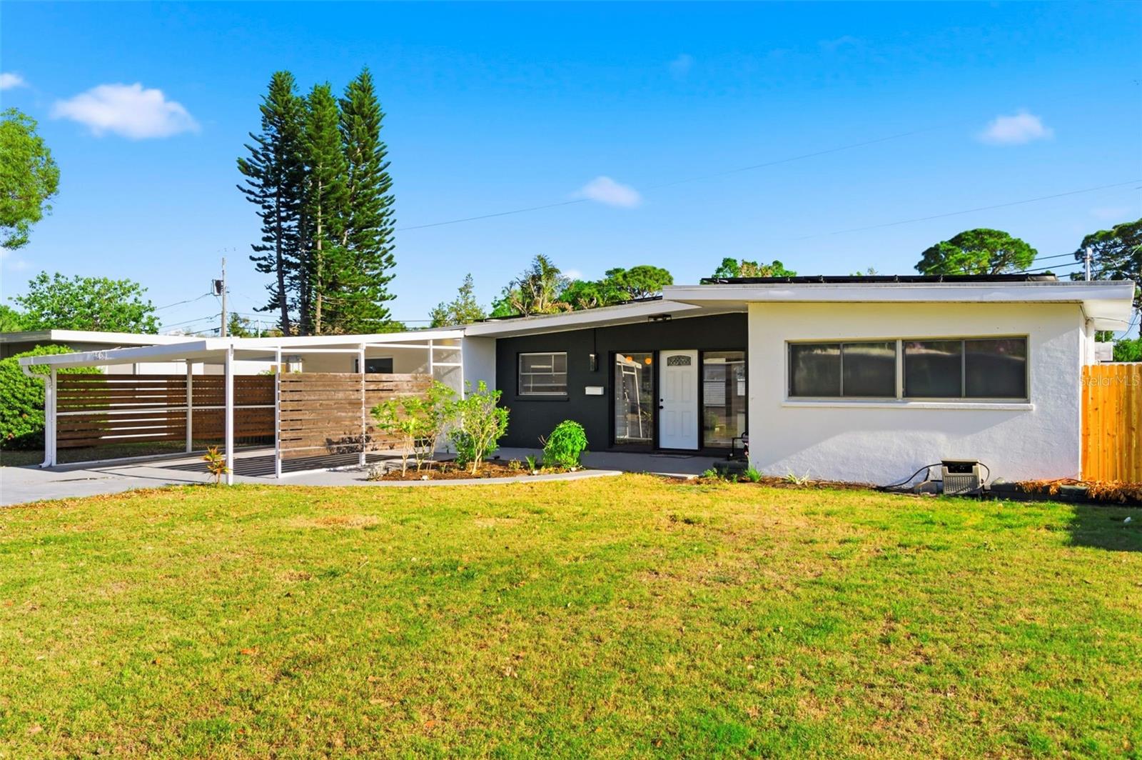 Photo of 6350 HAMPTON DRIVE N ST PETERSBURG FL 33710