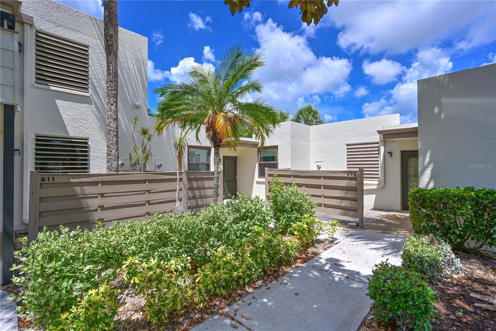 Photo of 609 WOODLAWN DRIVE BRADENTON FL 34210