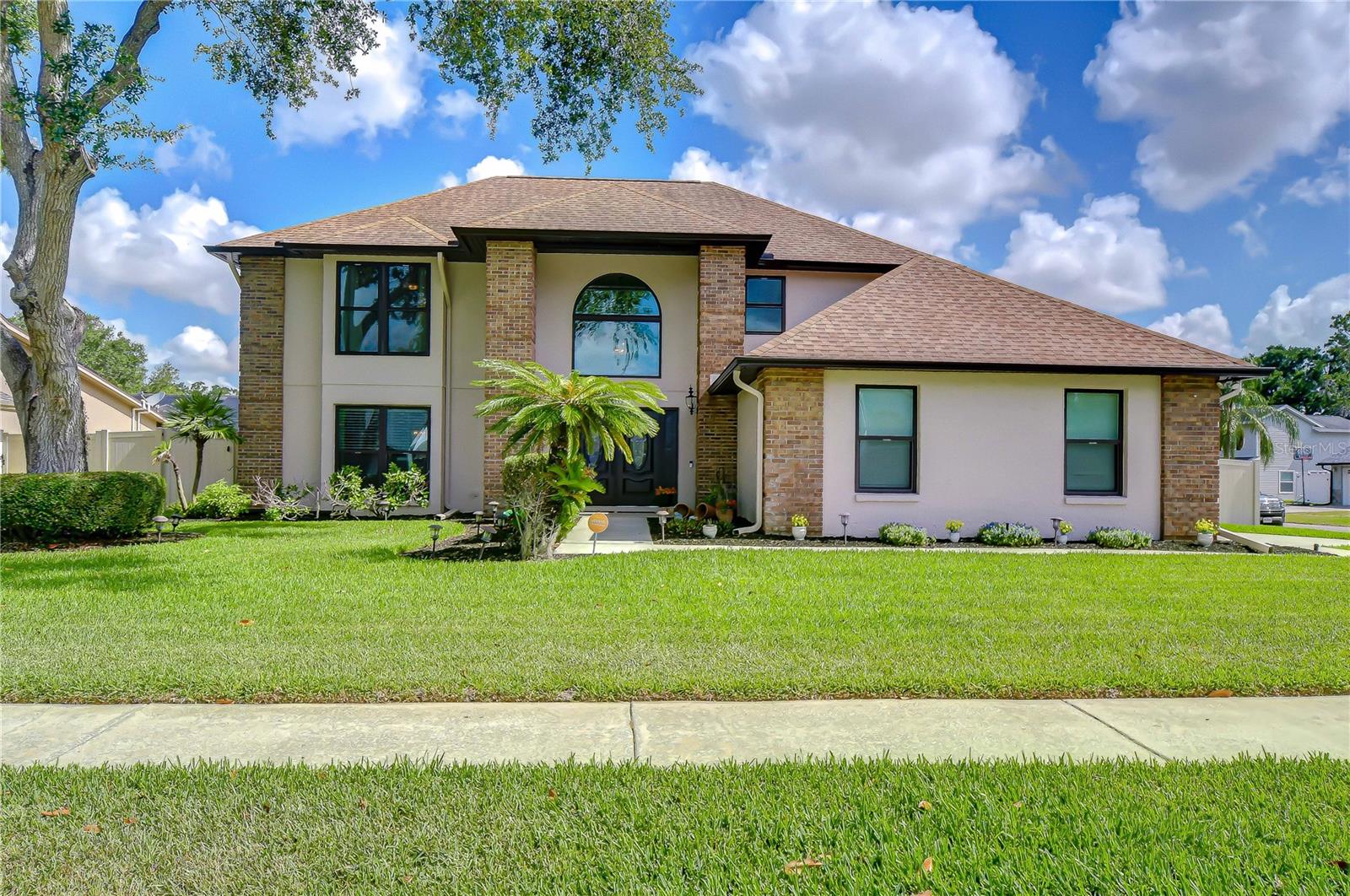 Photo of 1227 RAINBROOK CIRCLE VALRICO FL 33596