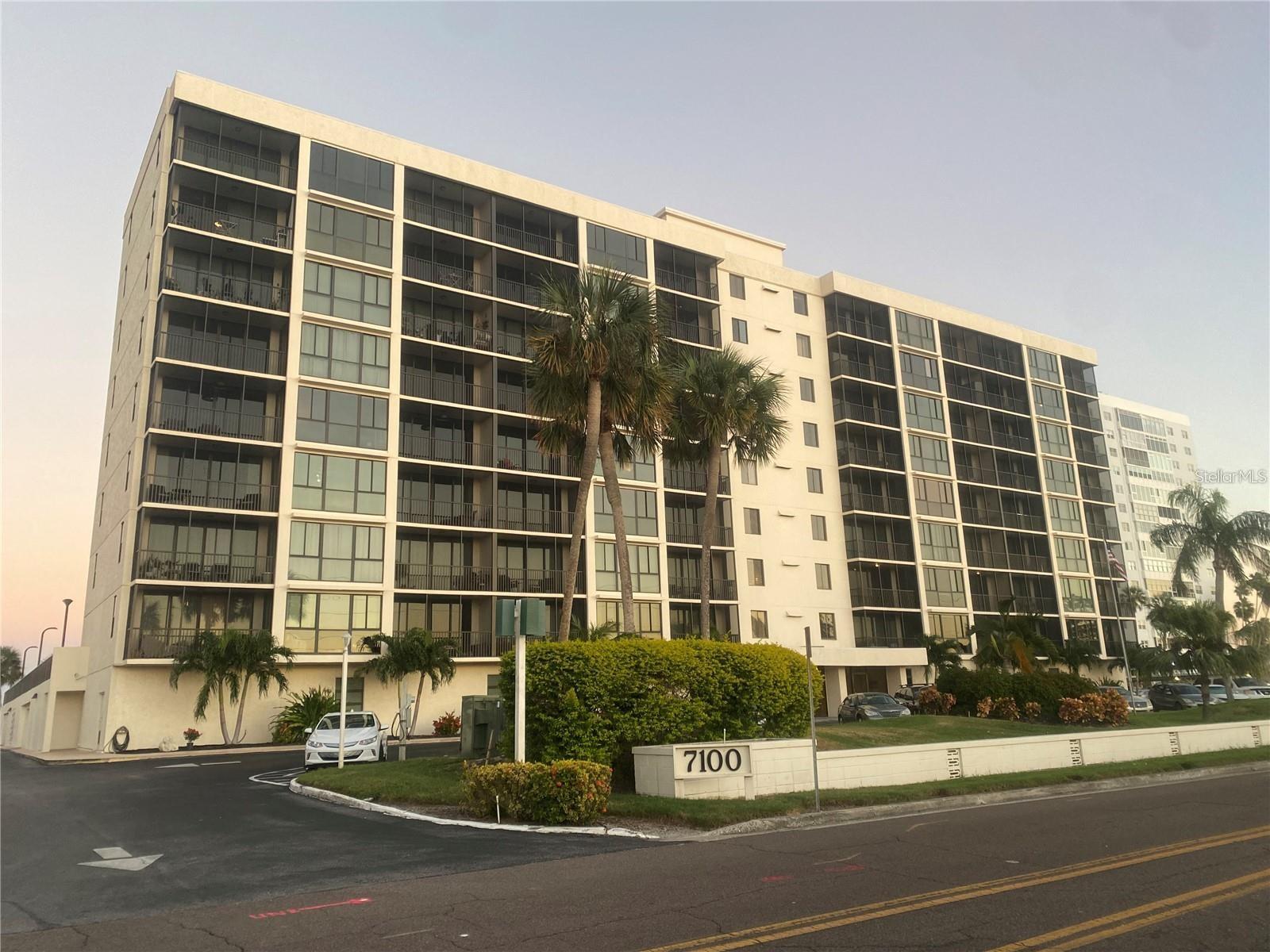 Photo of 7100 SUNSHINE SKYWAY LANE #906 ST PETERSBURG FL 33711