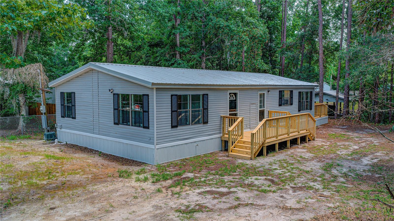 Photo of 118 WATERWAY DRIVE SATSUMA FL 32189