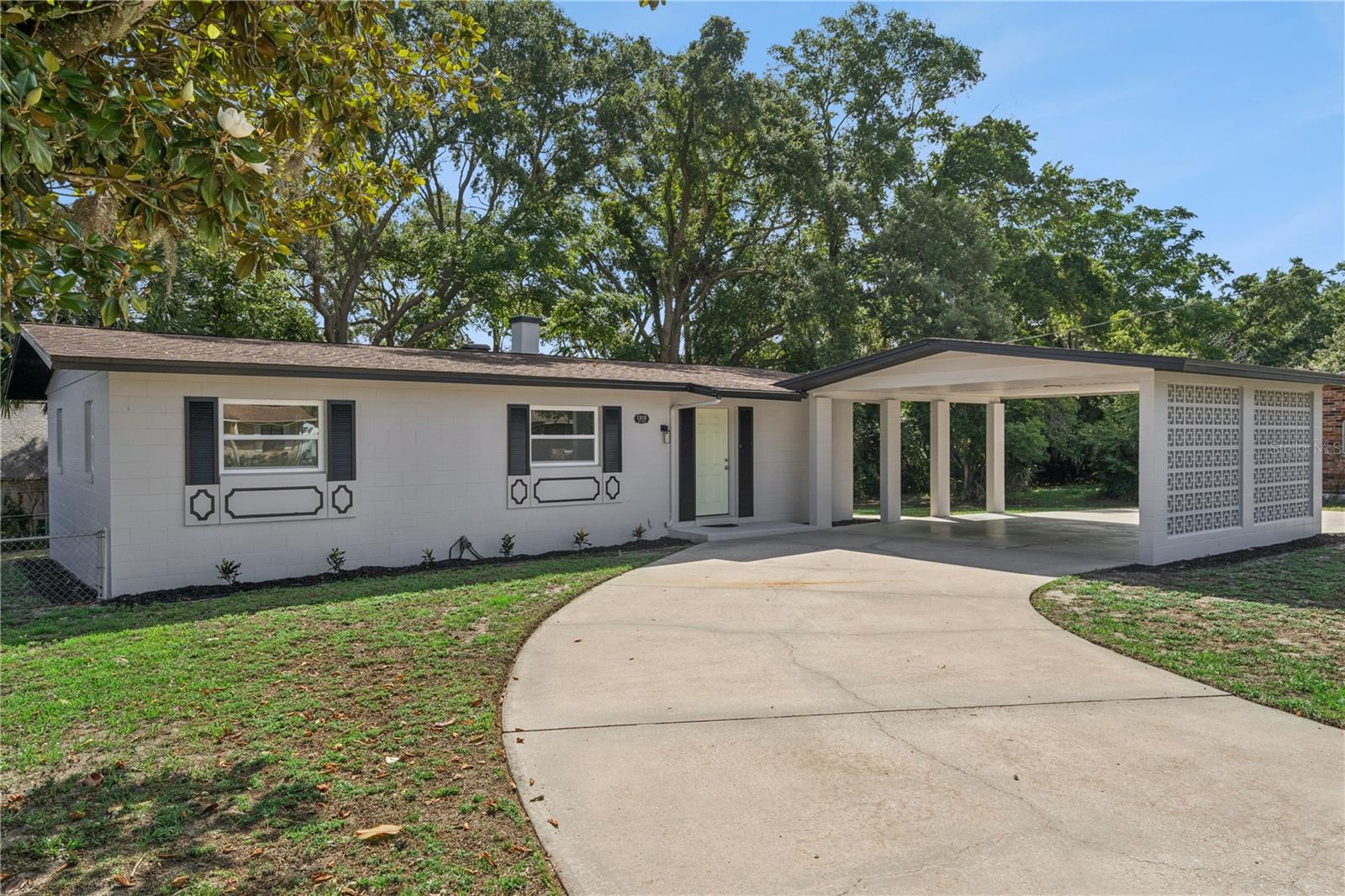 Photo of 1310 LEE COURT LEESBURG FL 34748