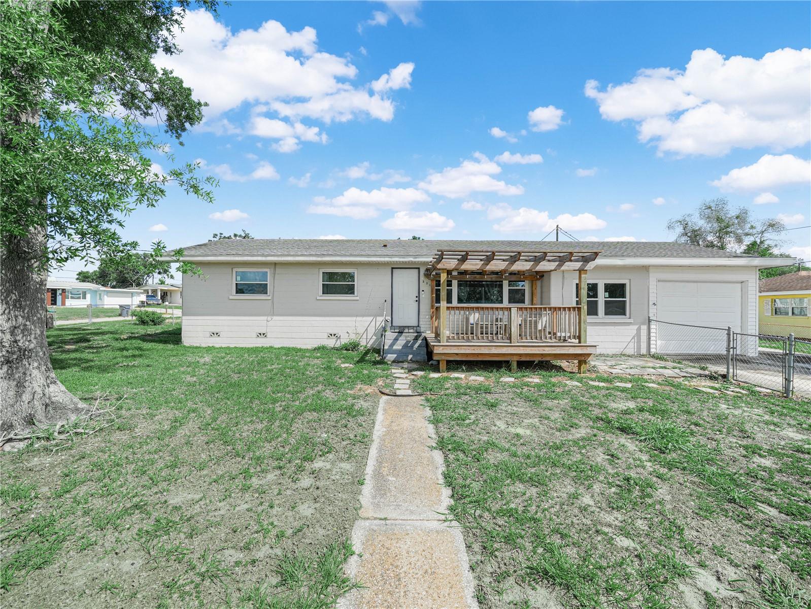 Photo of 231 RIDGE MANOR DRIVE LAKE WALES FL 33853