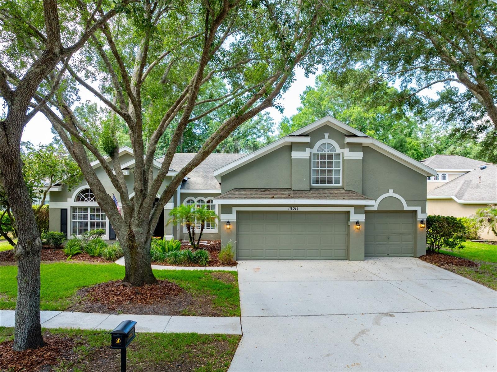 Photo of 15211 MERLINGLEN PLACE LITHIA FL 33547