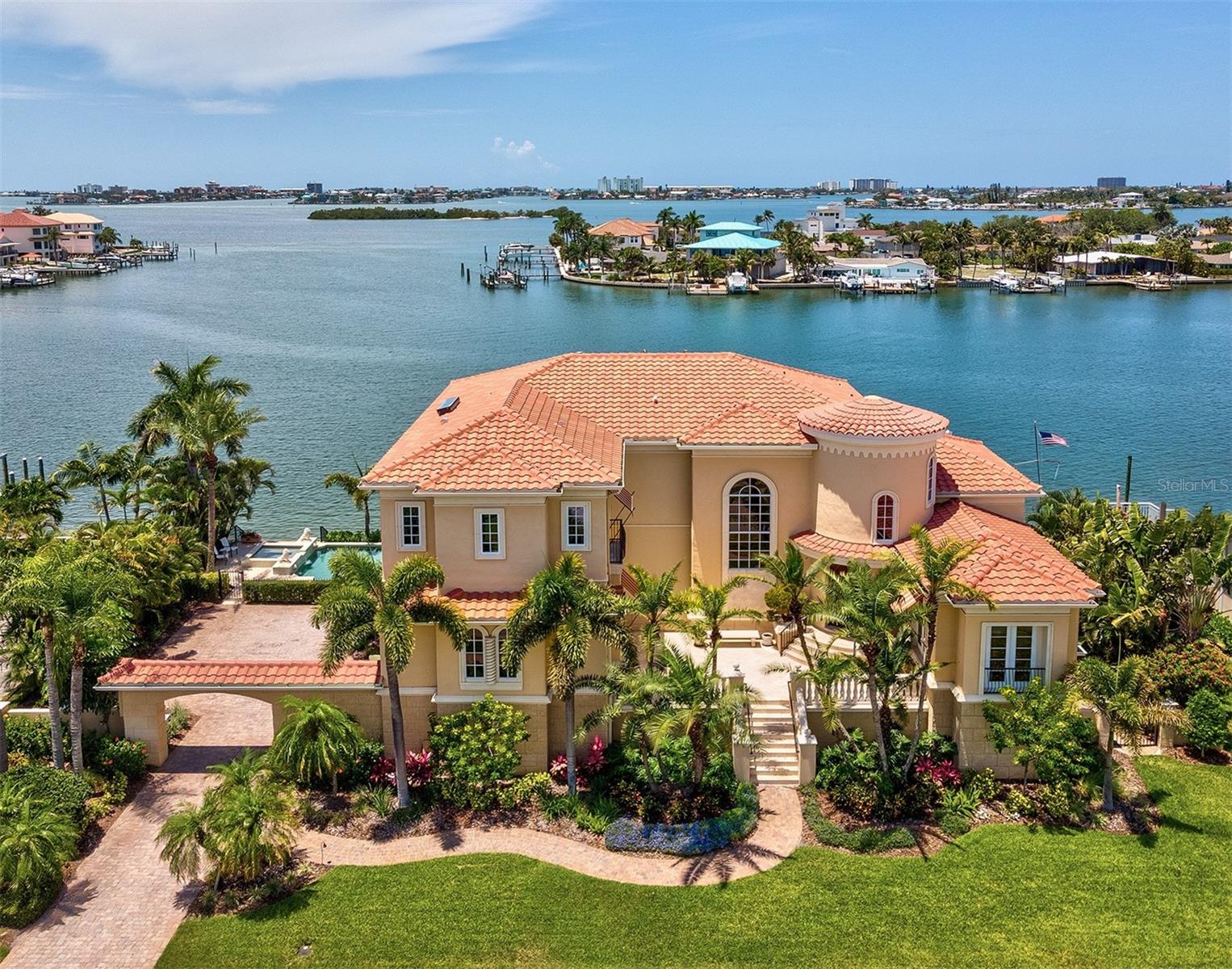 Photo of 6224 PASADENA POINT BOULEVARD GULFPORT FL 33707