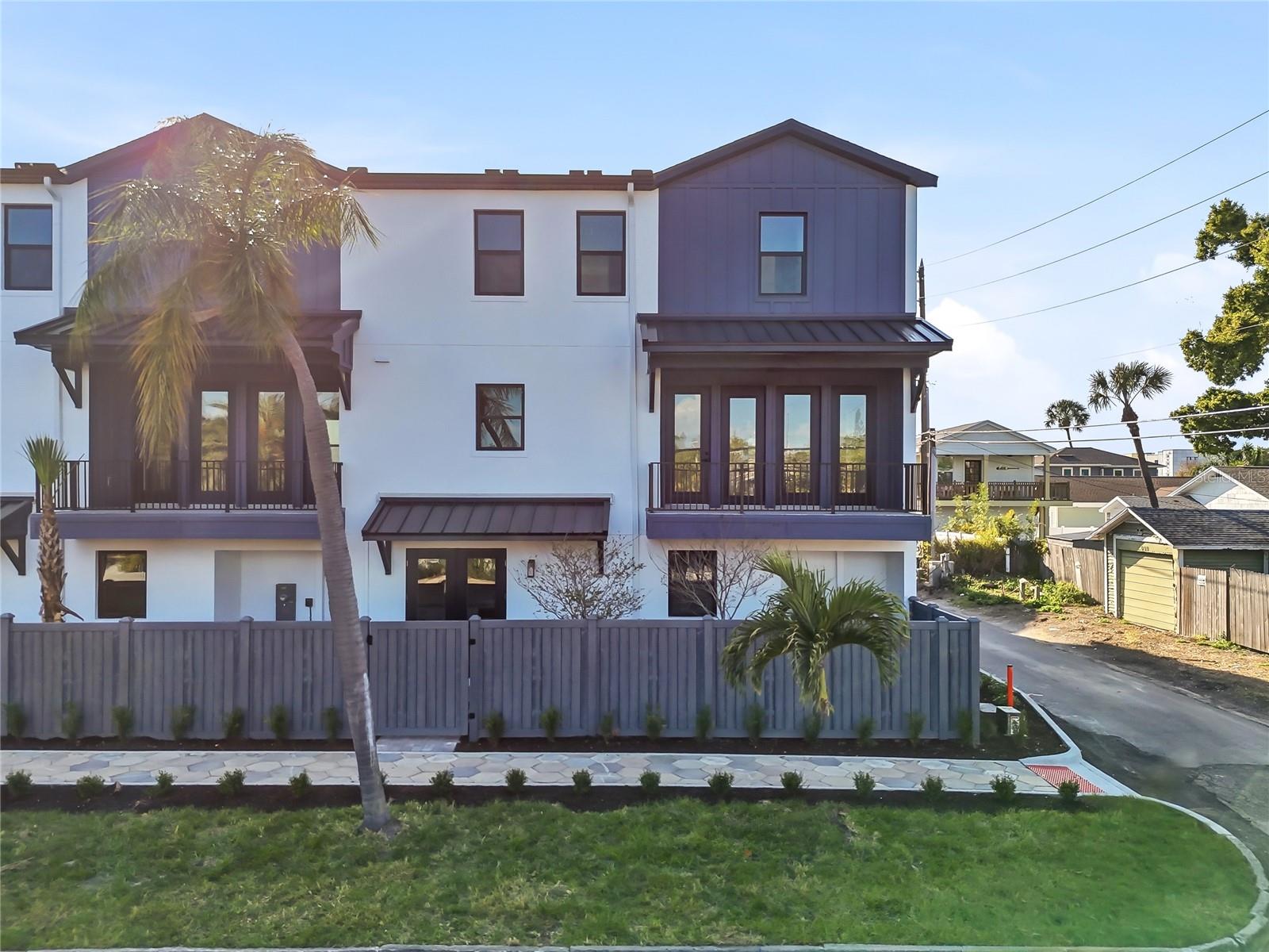 Photo of 3005 1ST AVENUE ST PETERSBURG FL 33713