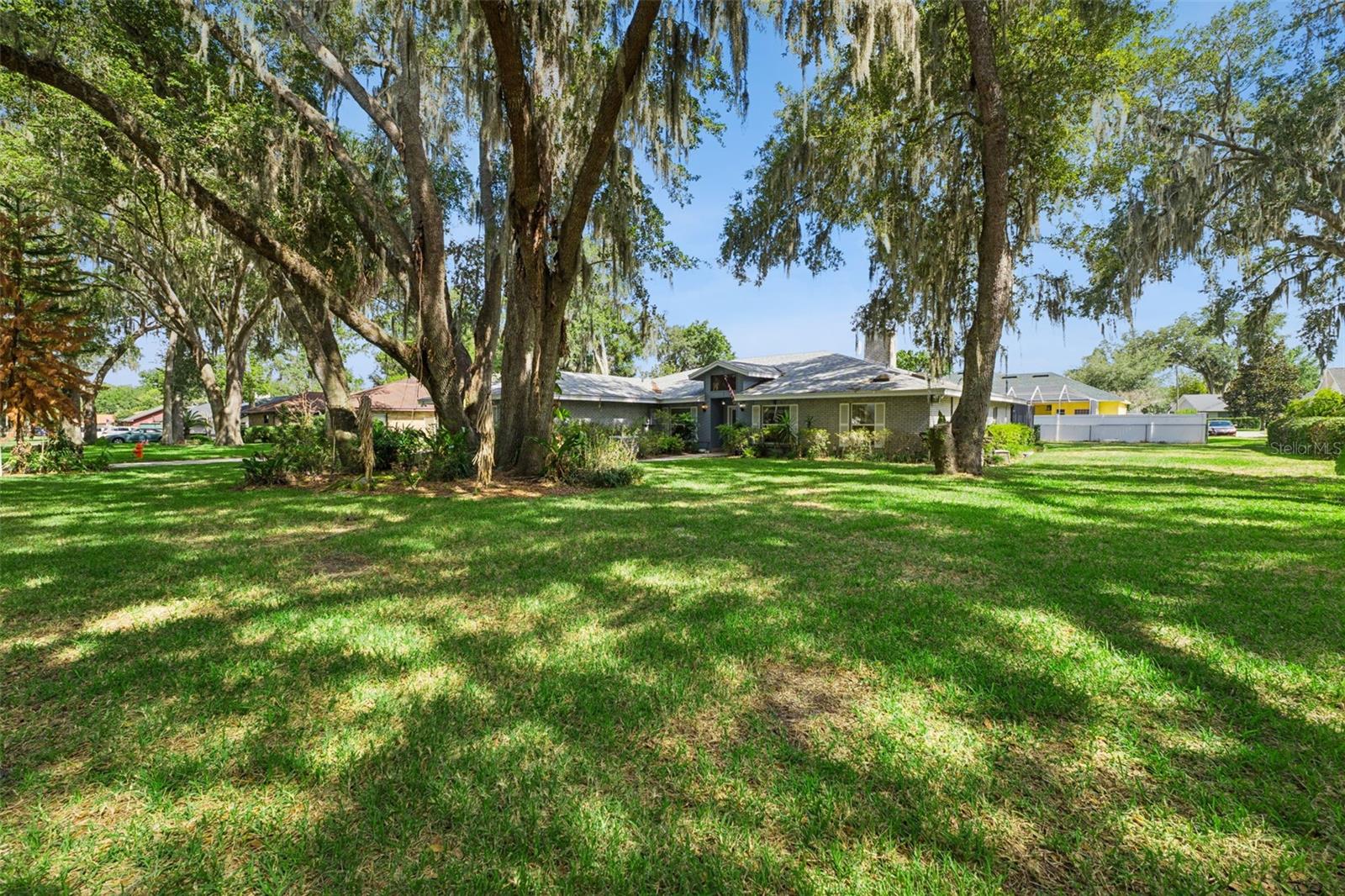 Photo of 2610 TWELVE POINT DRIVE LAKELAND FL 33811