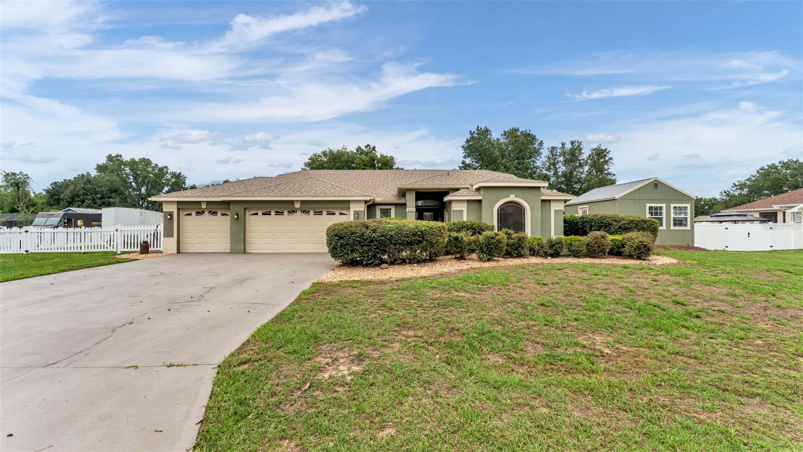 Photo of 36225 OAK KNOLL LOOP DADE CITY FL 33525