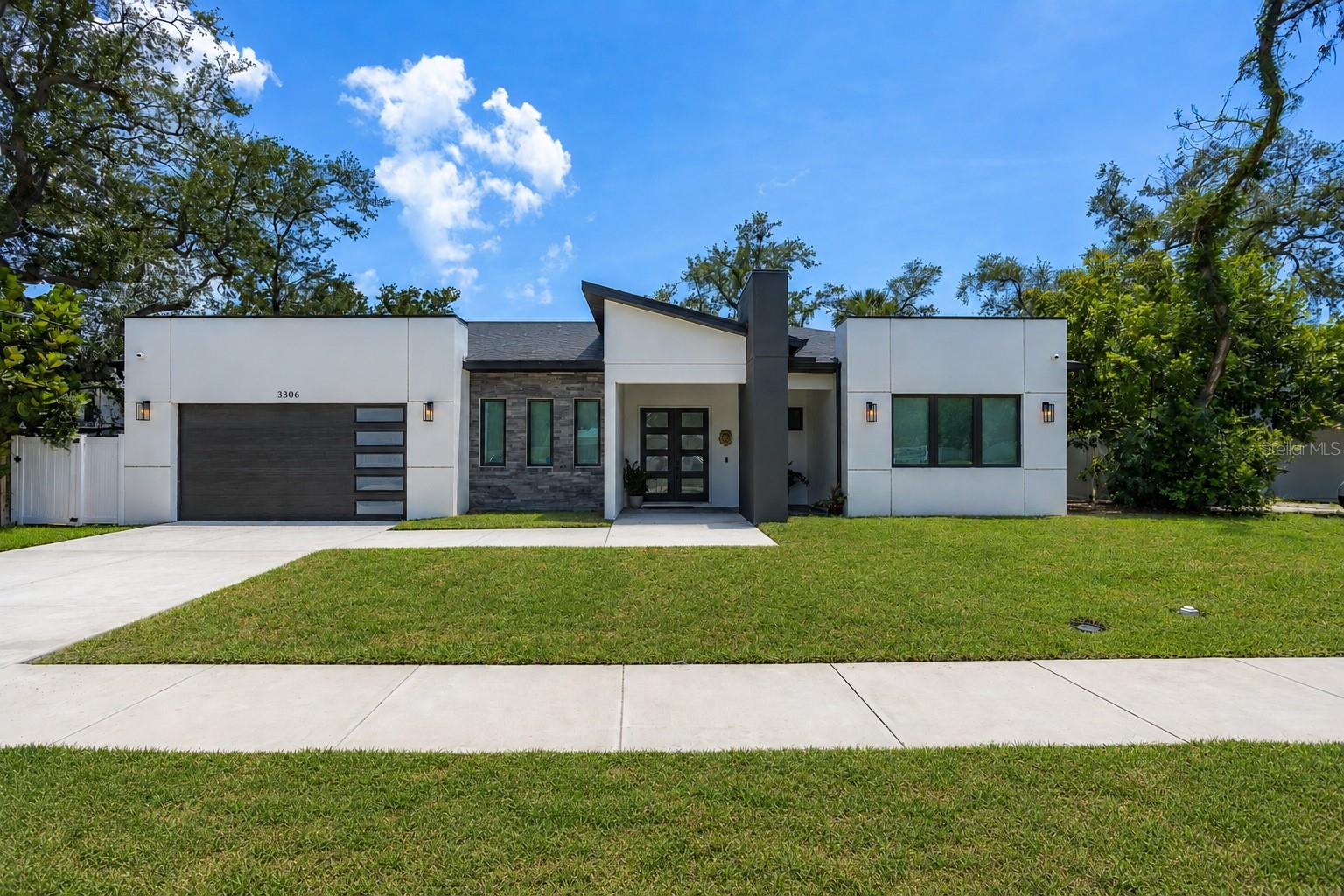 Photo of 3306 W VAN BUREN DRIVE TAMPA FL 33611