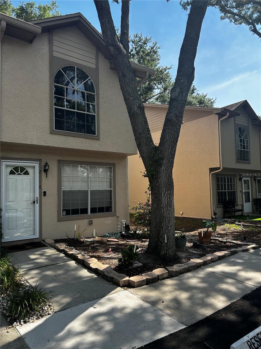 Photo of 2118 FLETCHERS POINT CIRCLE TAMPA FL 33613