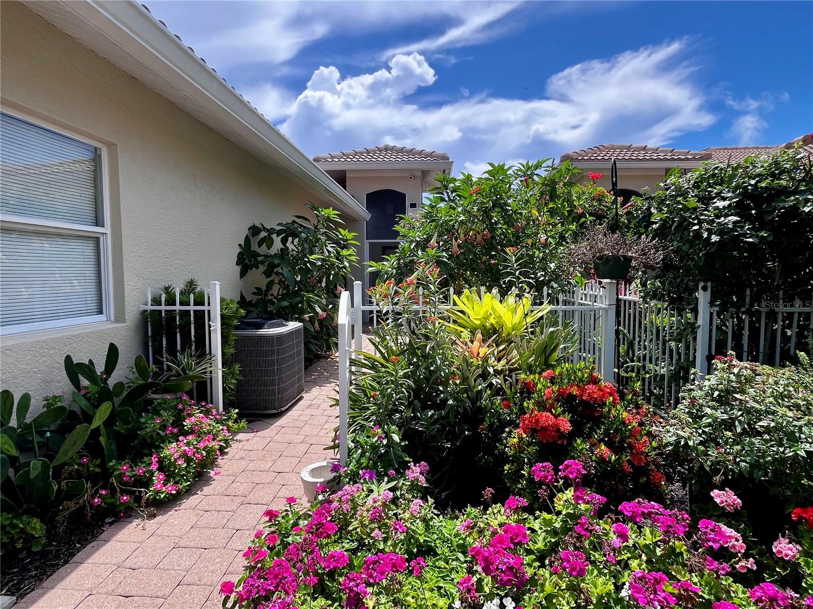 Photo of 1078 TOPELIS DRIVE ENGLEWOOD FL 34223
