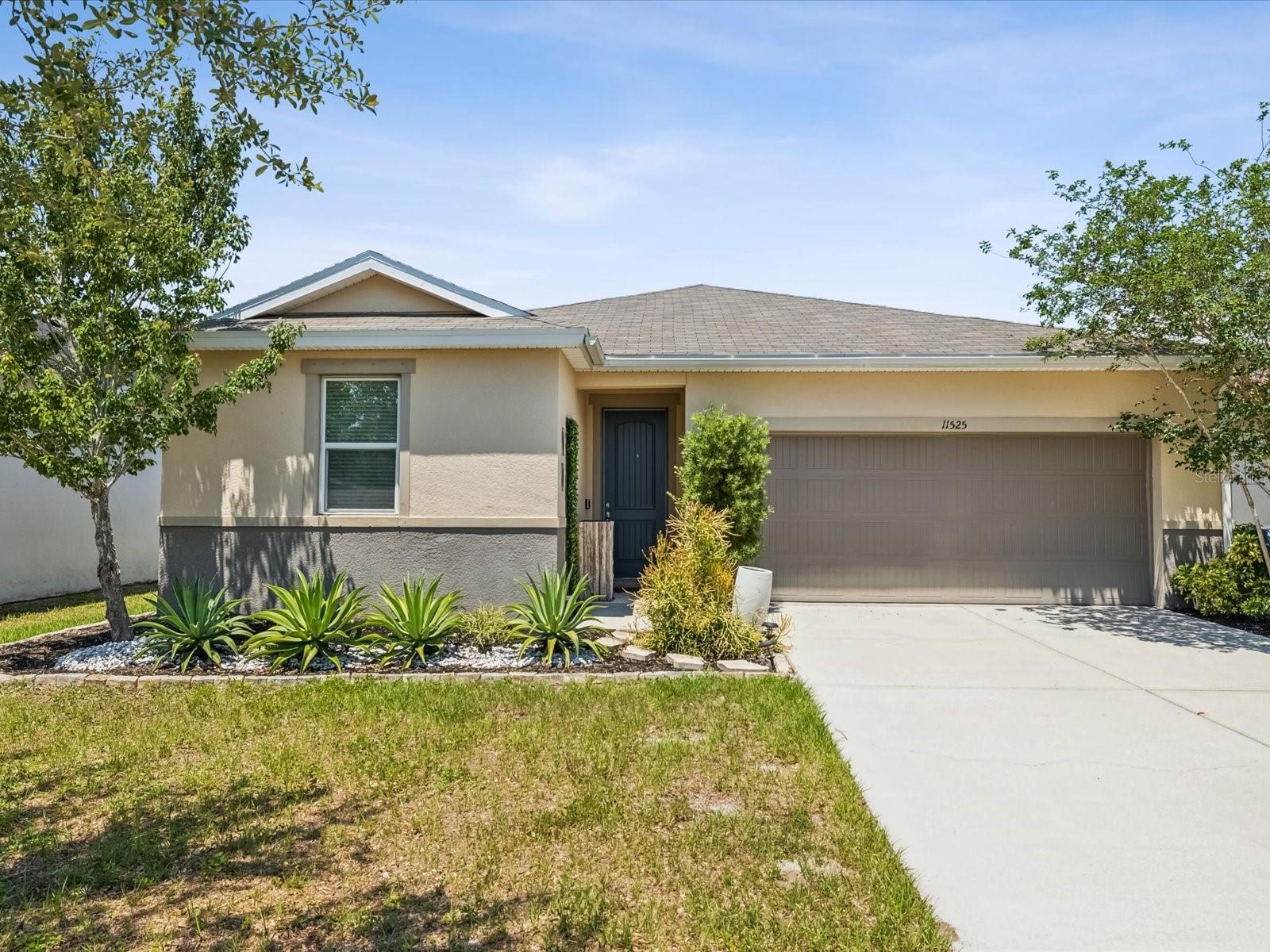 Photo of 11525 SOUTHERN CREEK DRIVE GIBSONTON FL 33534