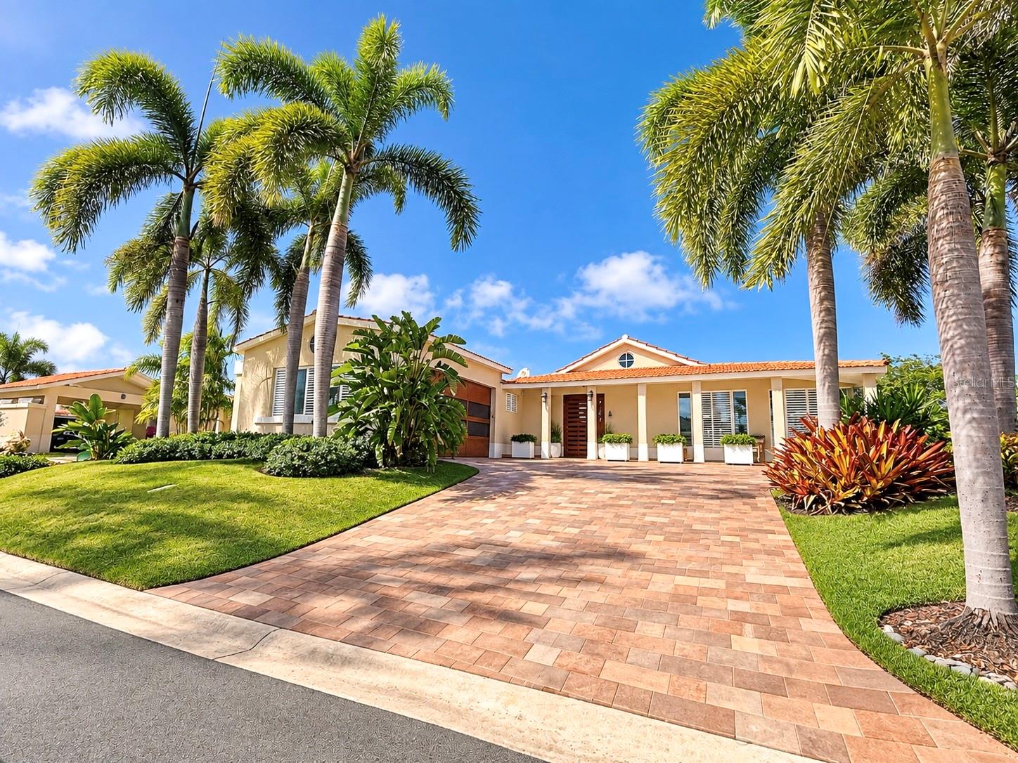 Photo of 302 CAMINO DE LOS CEDROS DORADO PR 00646