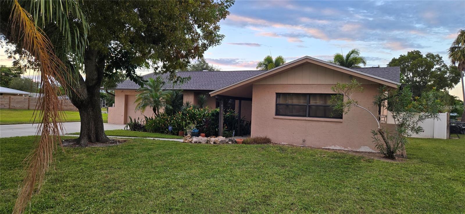 Photo of 1031 AVERLY STREET FORT MYERS FL 33919
