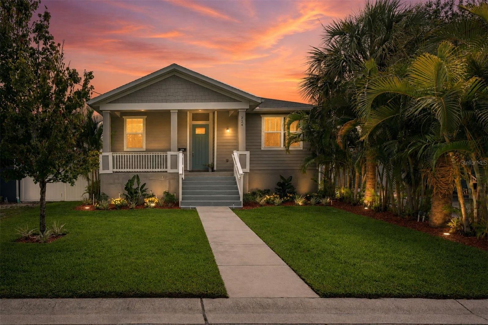 Photo of 224 NE JEFFERSON CIRCLE ST PETERSBURG FL 33702