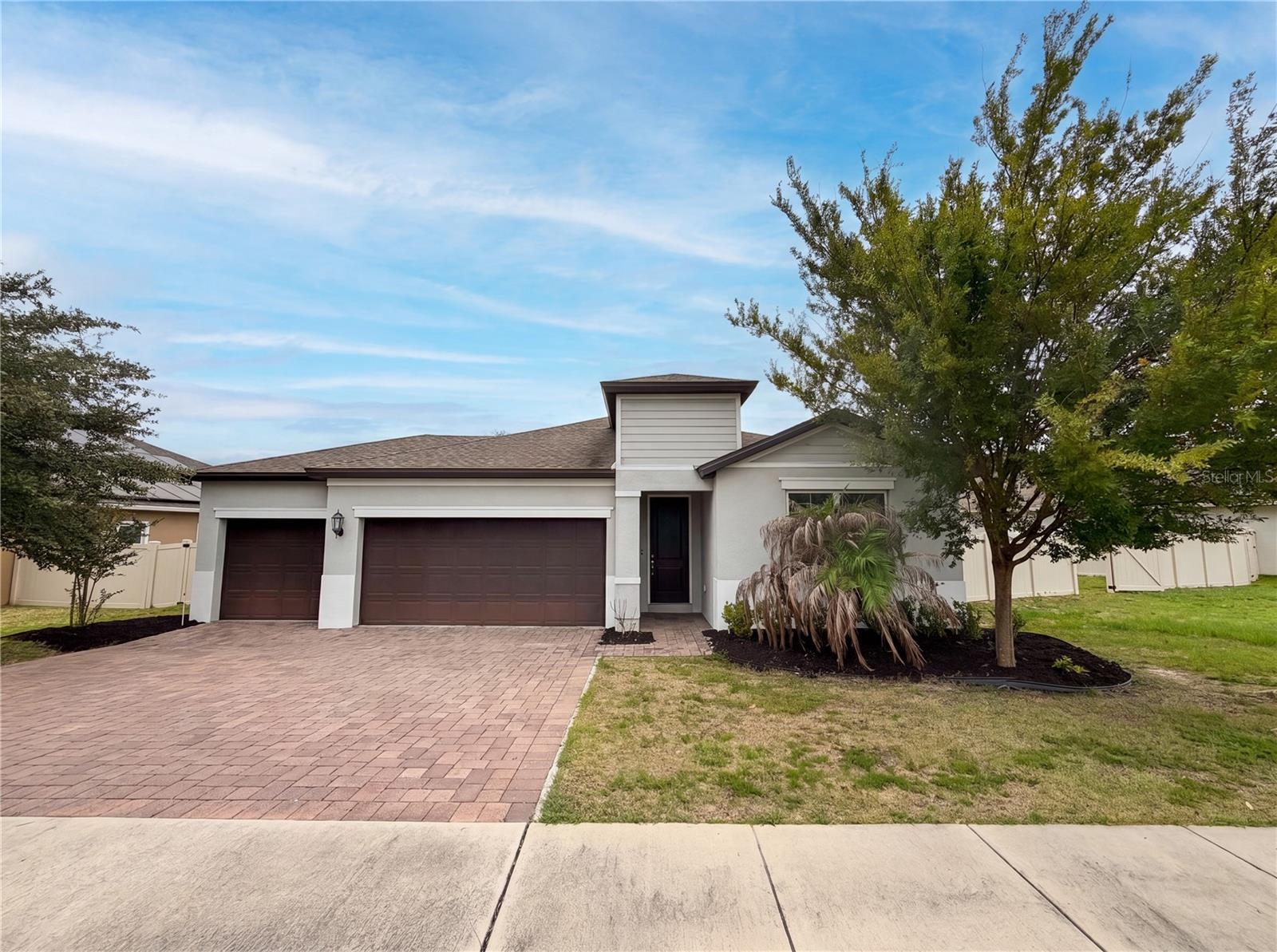 Photo of 528 BELLISSIMO PLACE HOWEY IN THE HILLS FL 34737