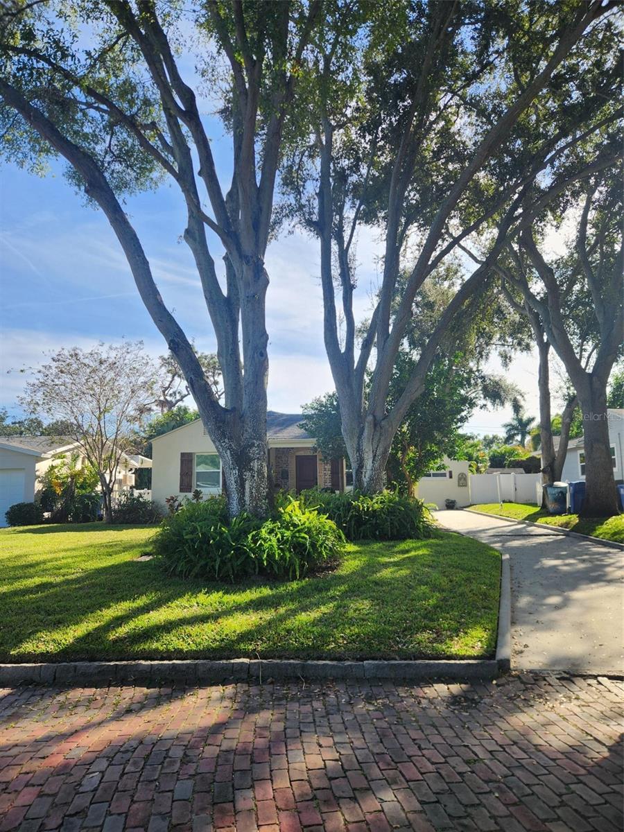 Photo of 734 37TH AVENUE ST PETERSBURG FL 33704