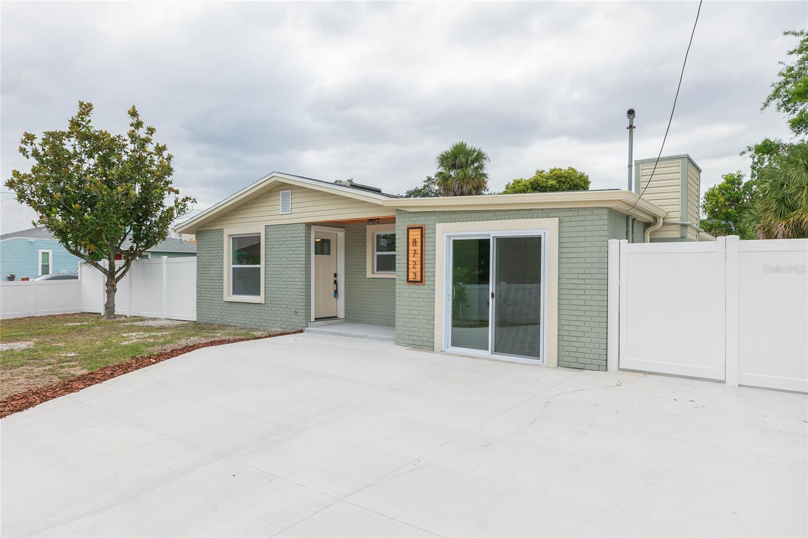Photo of 8723 N RIVER FOREST CIRCLE TAMPA FL 33604