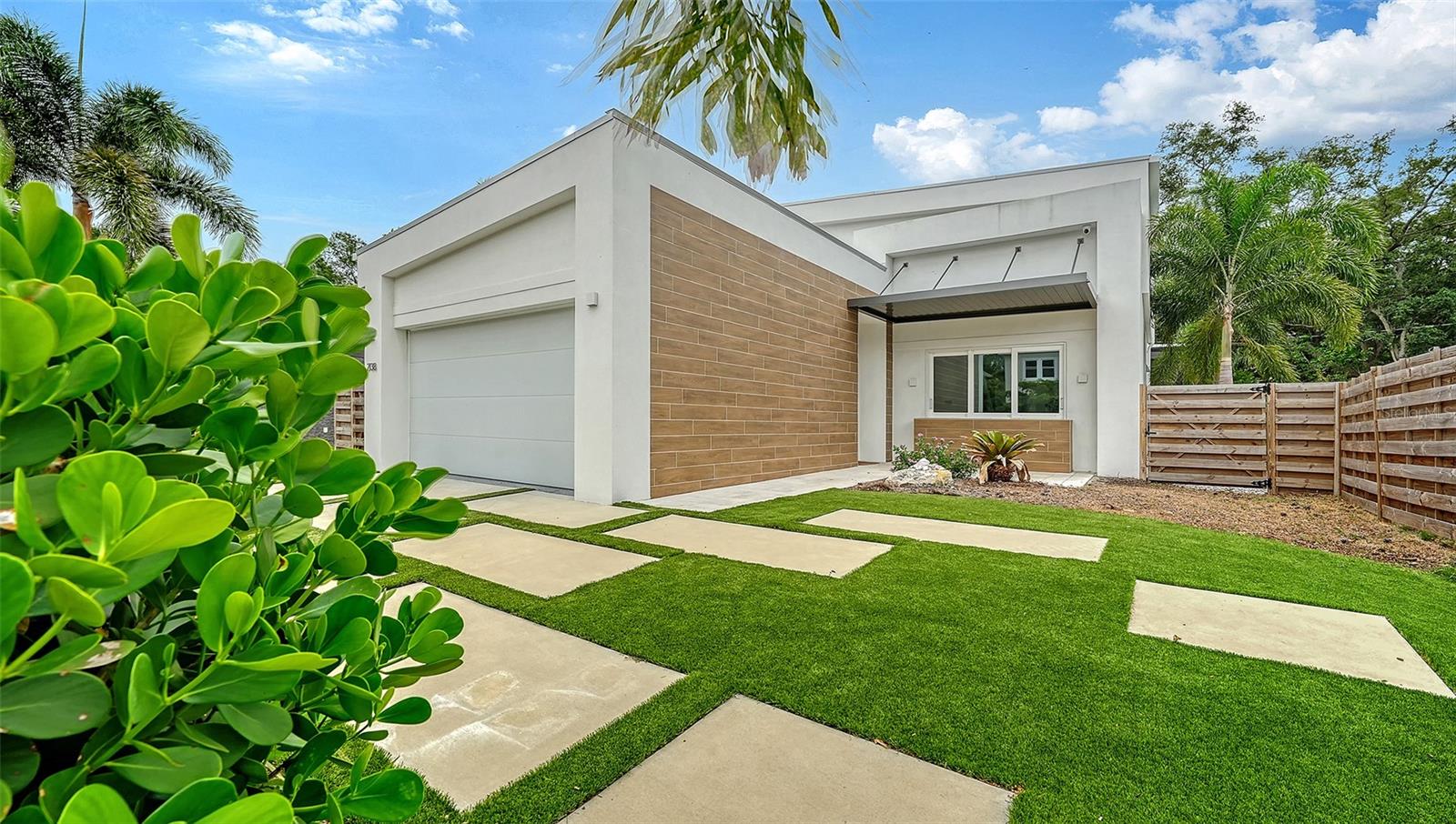 Photo of 2138 HAWTHORNE STREET SARASOTA FL 34239