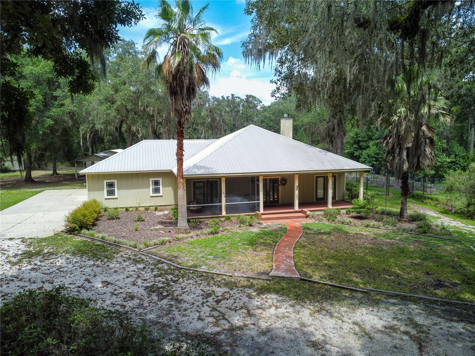 Photo of 1043 SE COUNTY ROAD 21B MELROSE FL 32666