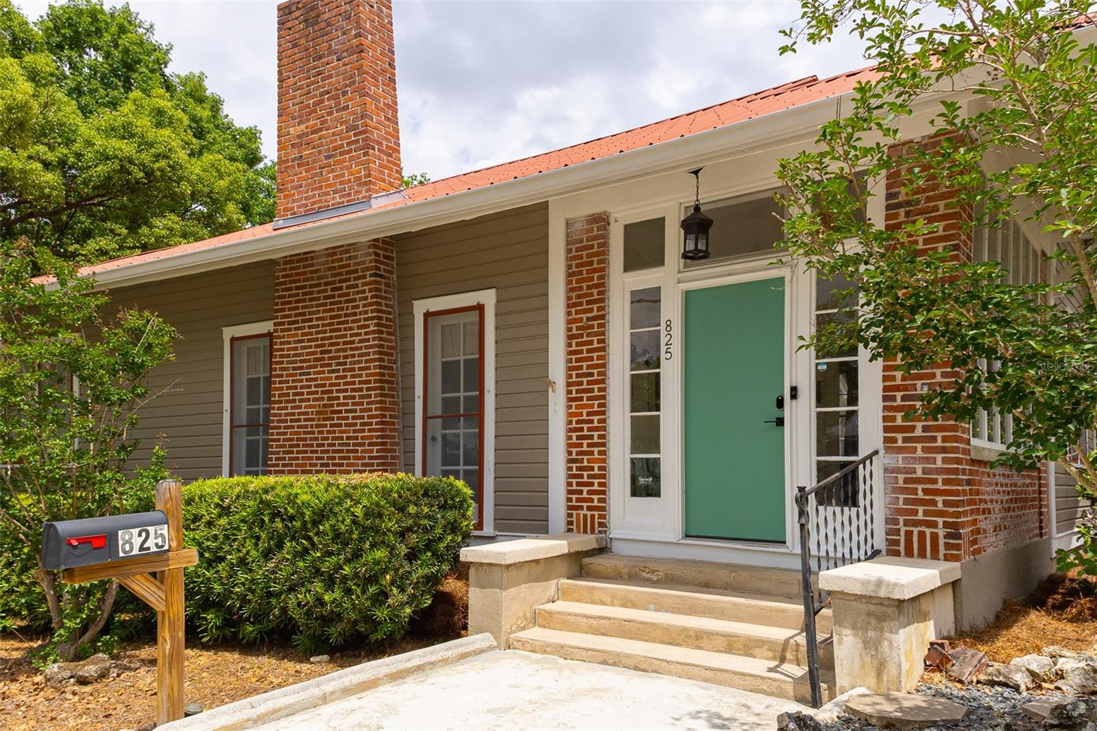 Photo of 825 SE SANCHEZ AVENUE OCALA FL 34471