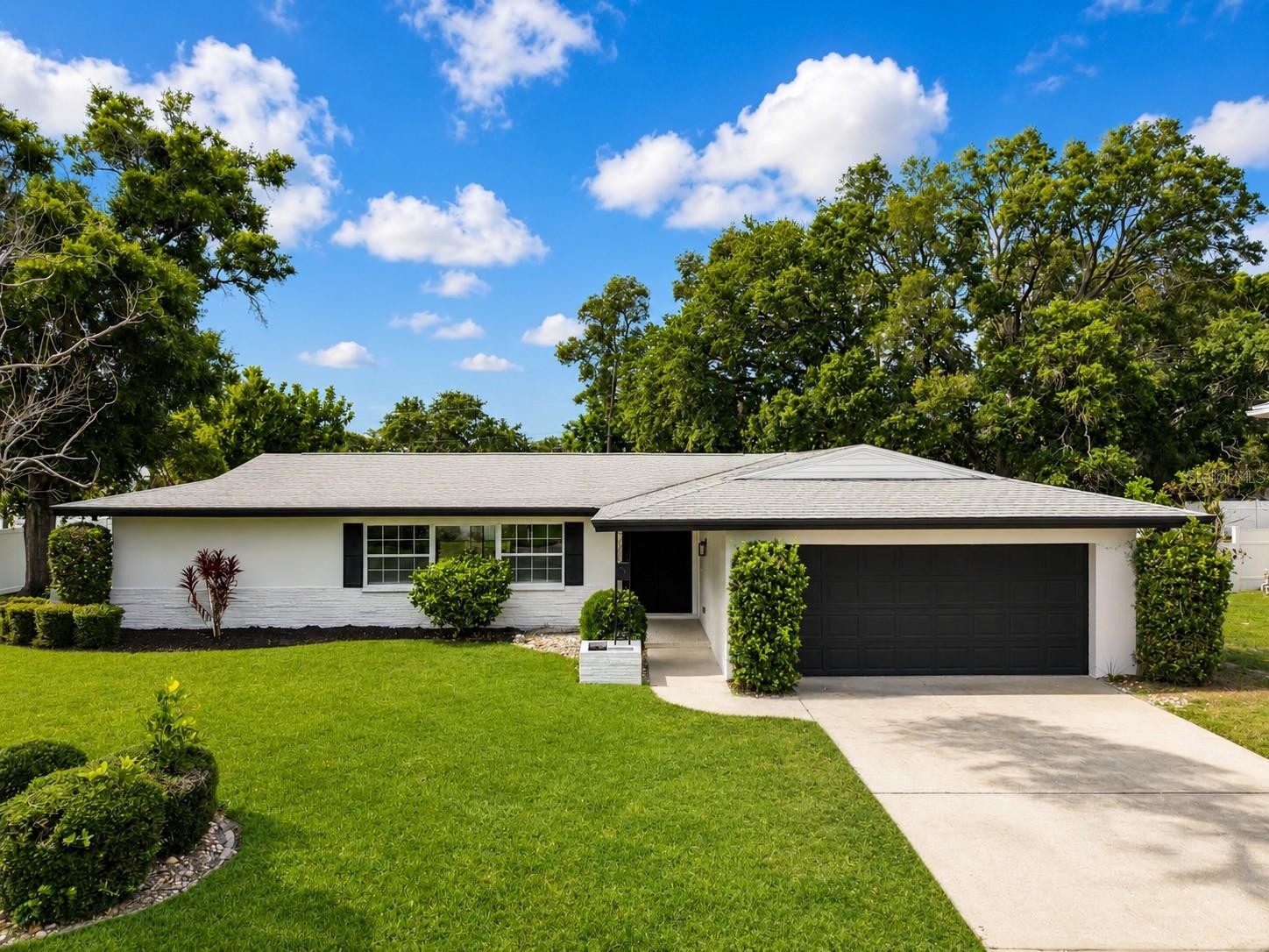 Photo of 810 ALLAMANDA DRIVE LARGO FL 33770