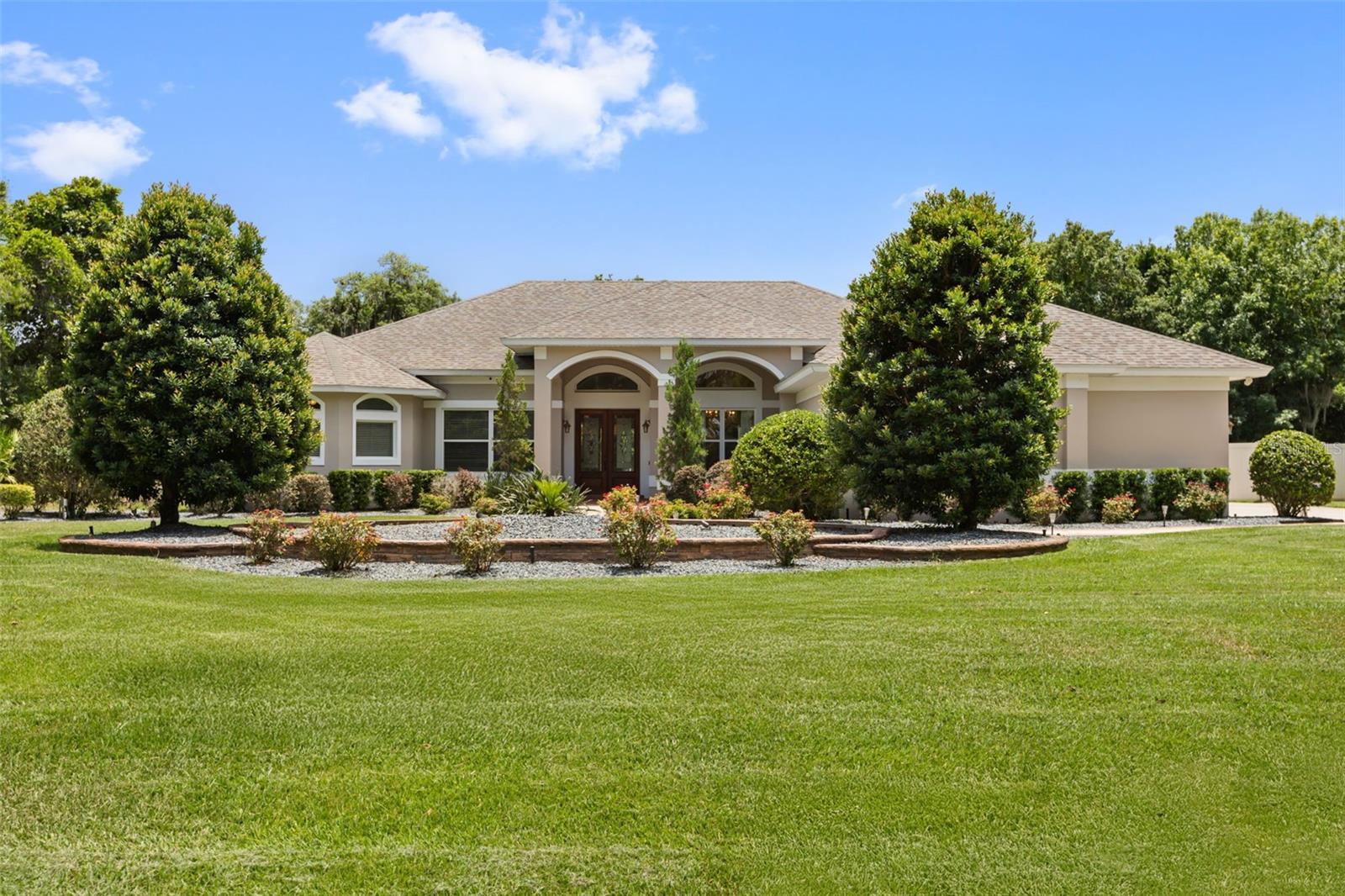 Photo of 15900 ACORN CIRCLE TAVARES FL 32778