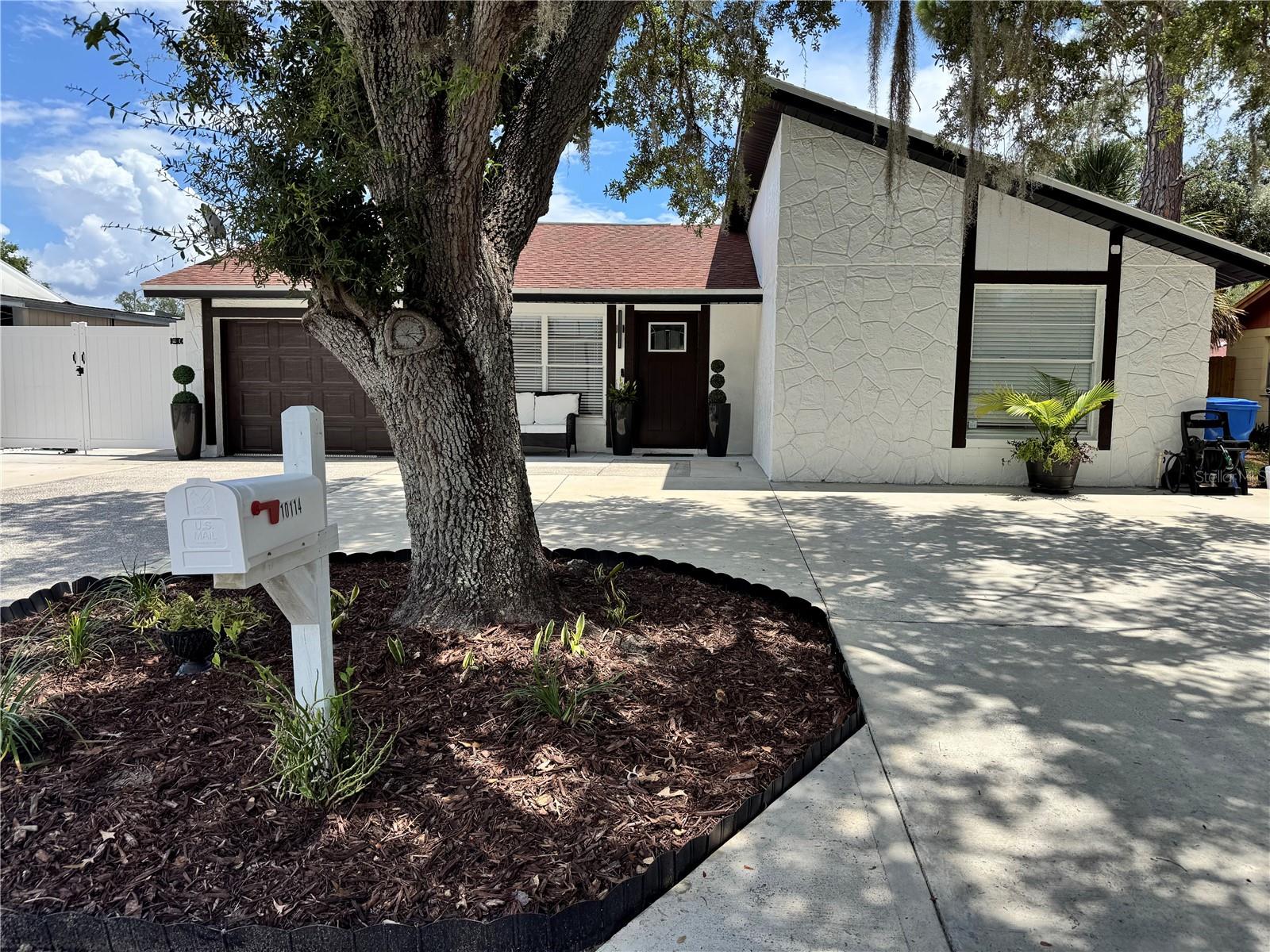 Photo of 10114 BRIARWICK COURT TAMPA FL 33615