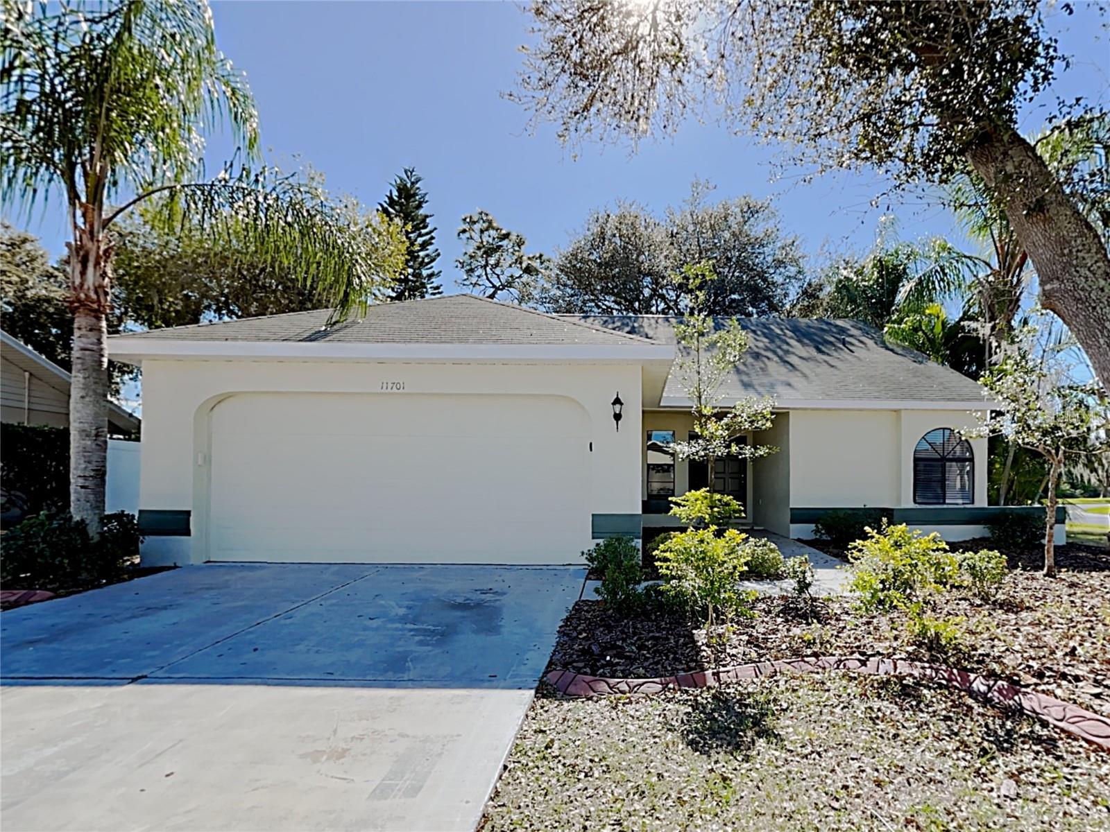 Photo of 11701 LYNMOOR DRIVE RIVERVIEW FL 33579