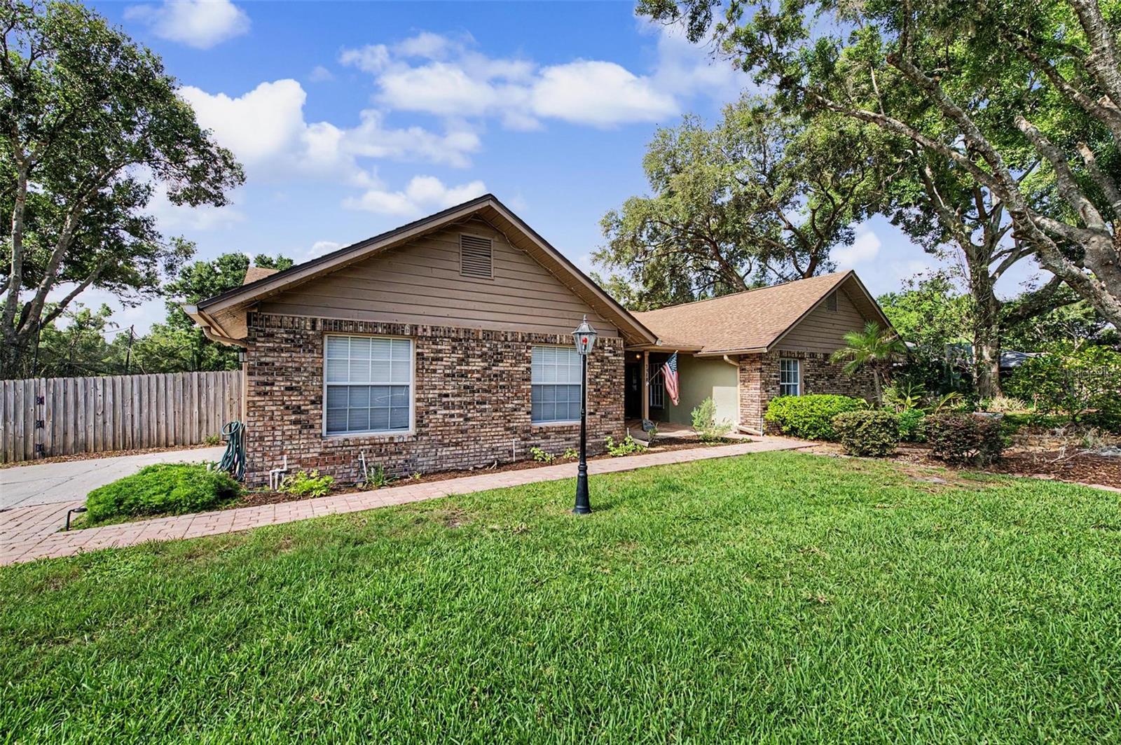 Photo of 3916 BROOMSEDGE LANE VALRICO FL 33596