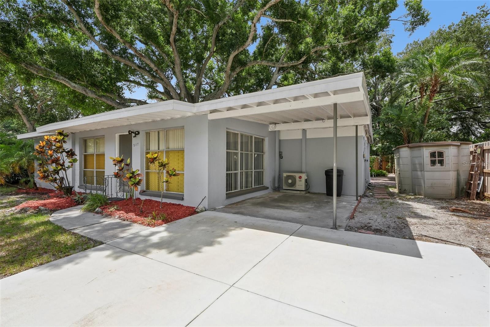 Photo of 2117 BARCELONA DRIVE CLEARWATER FL 33764