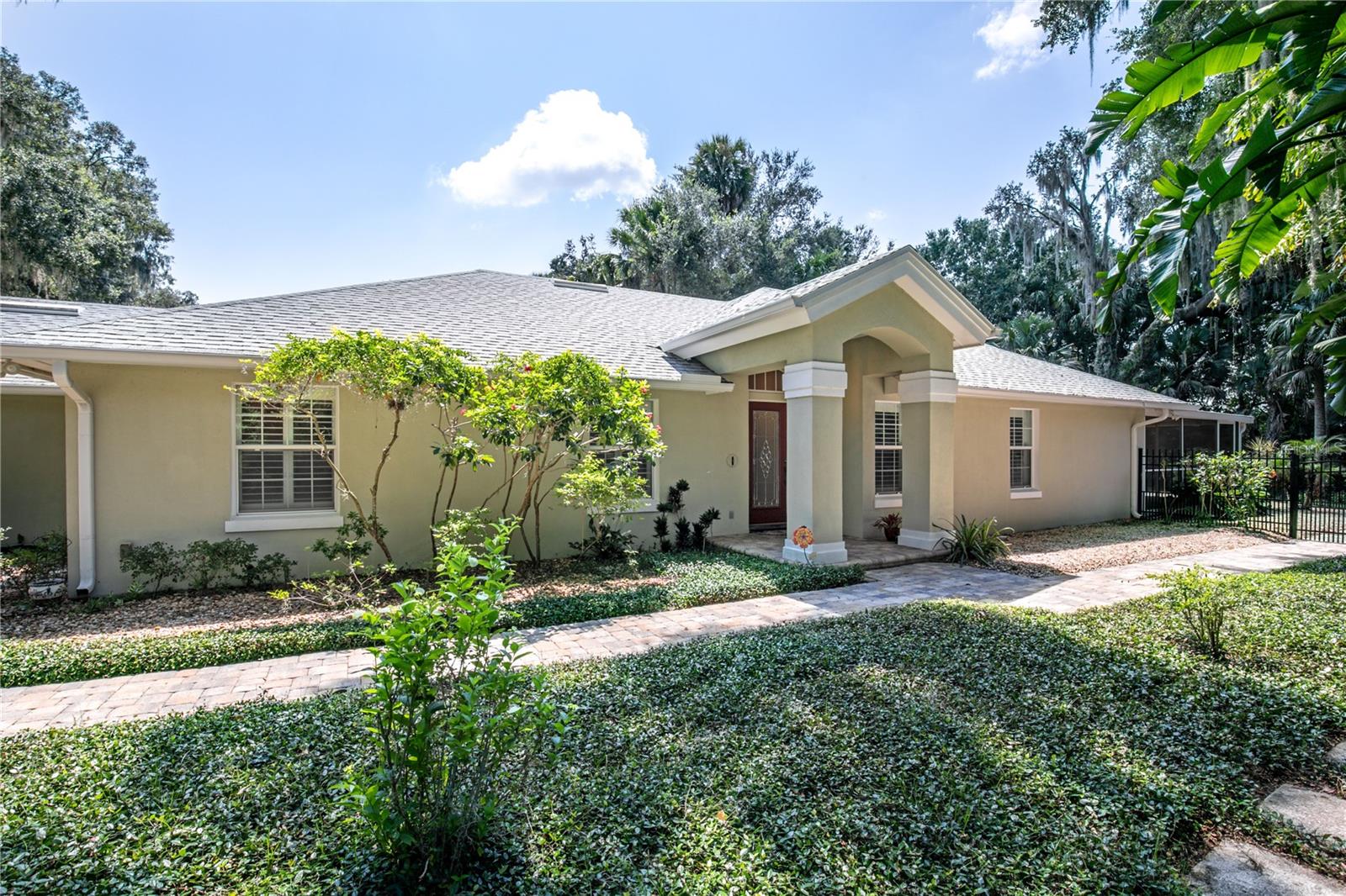 Photo of 16720 BEAUCLAIRE CT TAVARES FL 32778