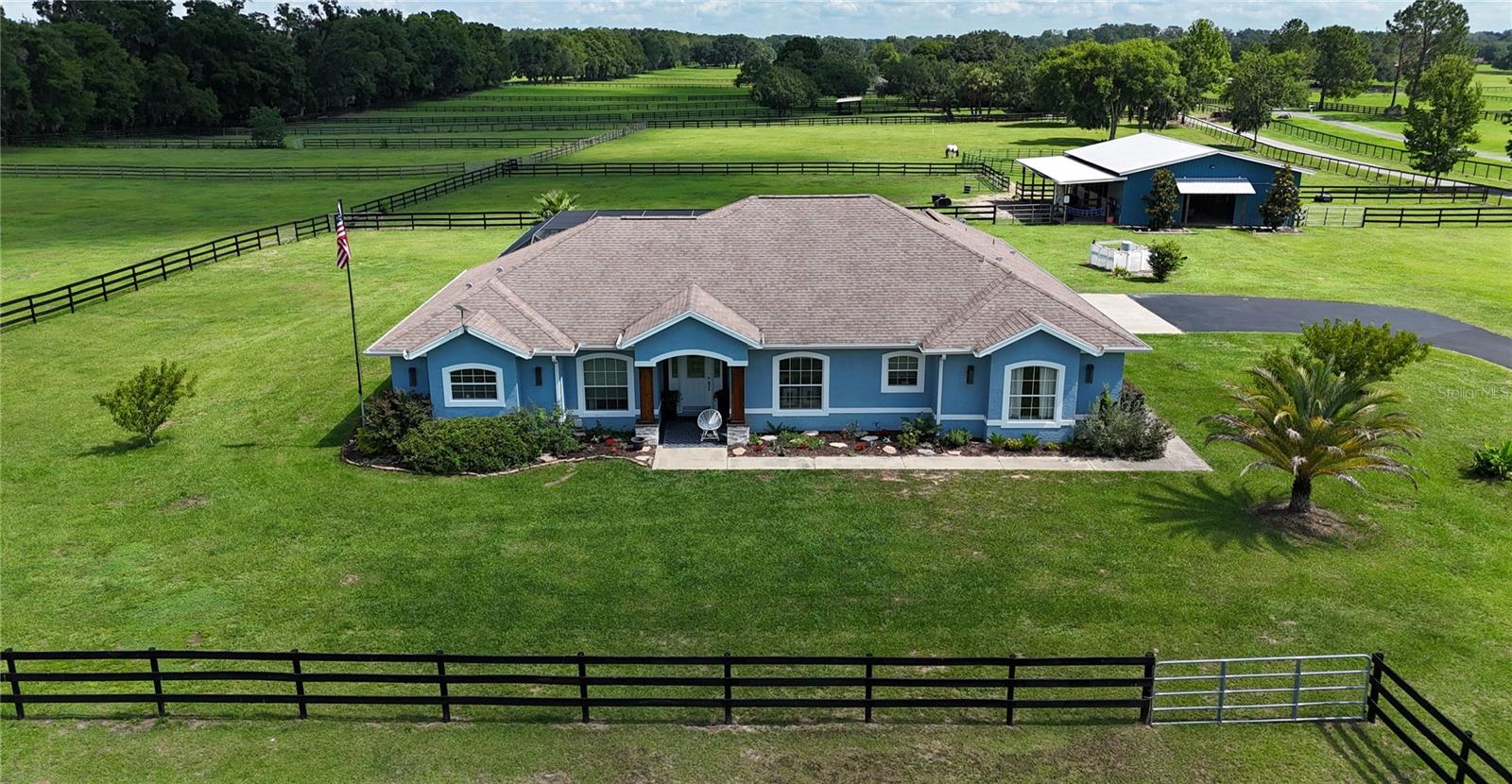 Photo of 16421 W HIGHWAY 326 MORRISTON FL 32668