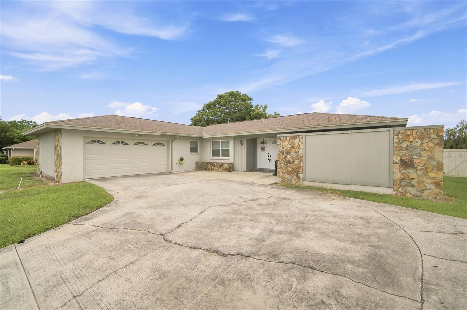 Photo of 2901 BEAGLE PLACE SEFFNER FL 33584