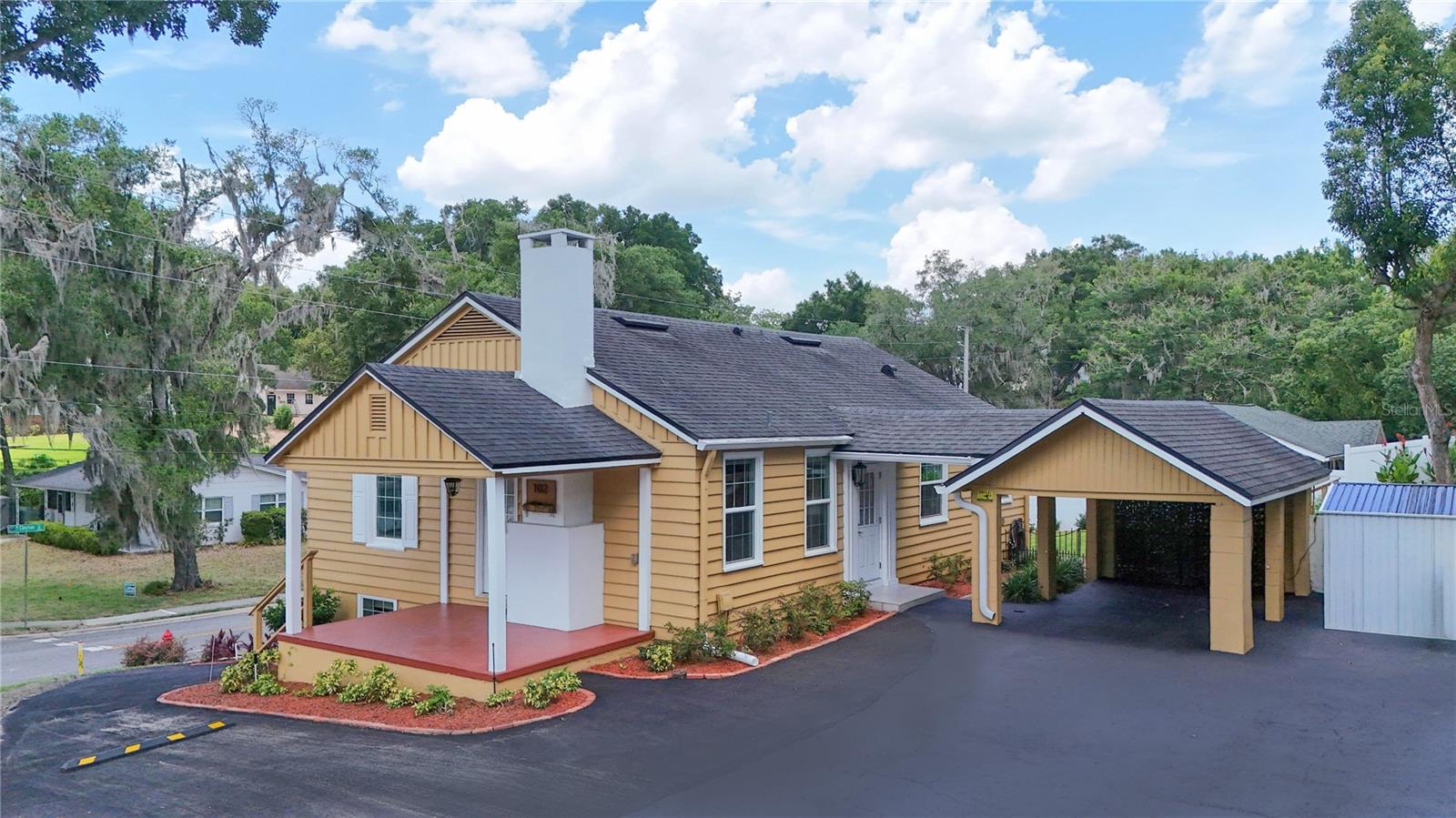 Photo of 102 N CLAYTON STREET MOUNT DORA FL 32757