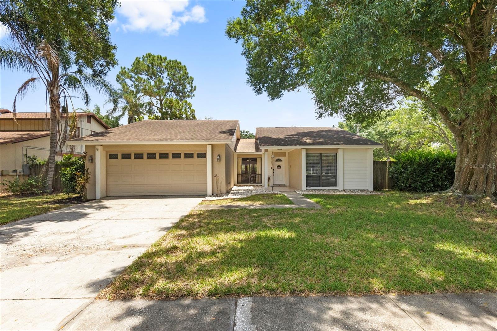 Photo of 15701 COUNTRY LAKE DRIVE TAMPA FL 33624
