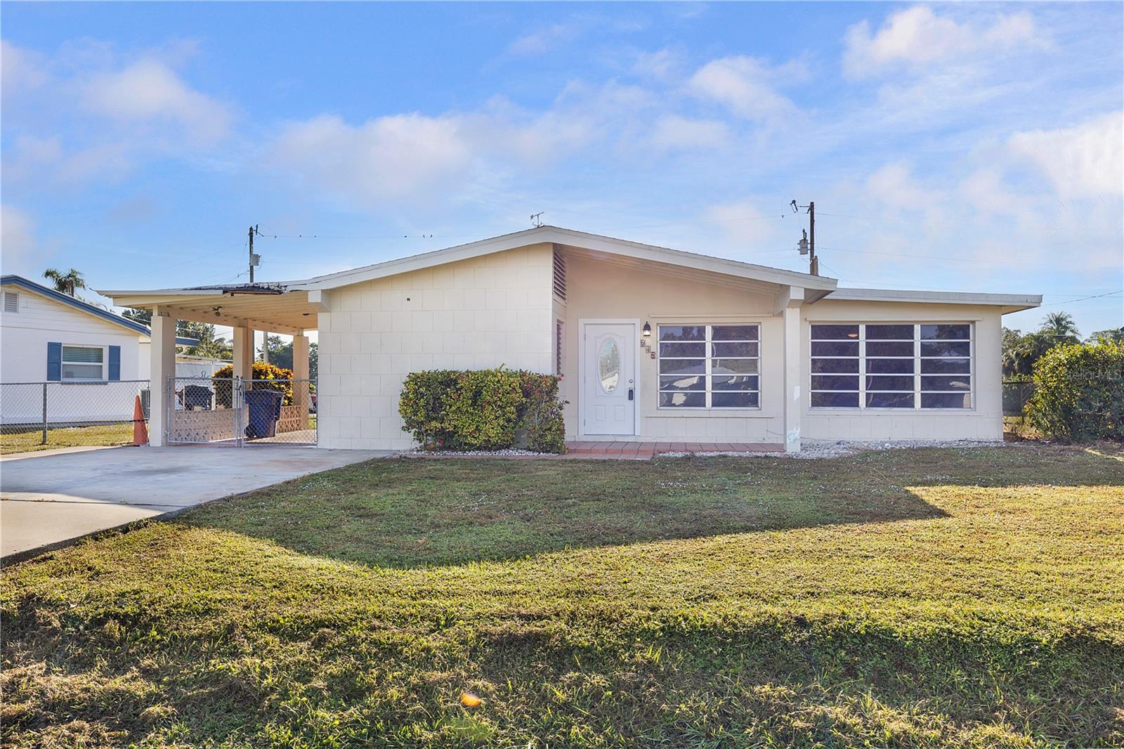 Photo of 275 LAKEVIEW DRIVE NORTH FORT MYERS FL 33917